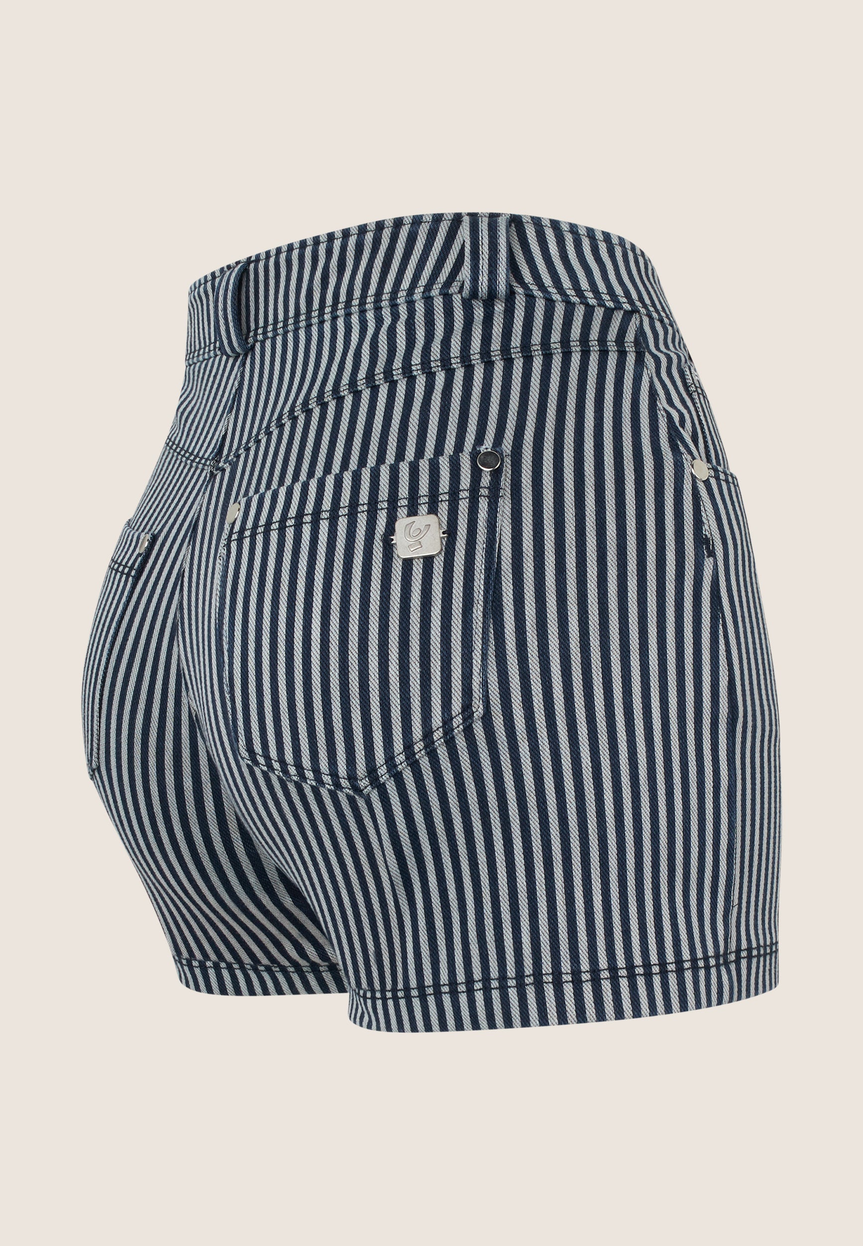 BLACK9RS206O1_J0B_-_W_XS 3