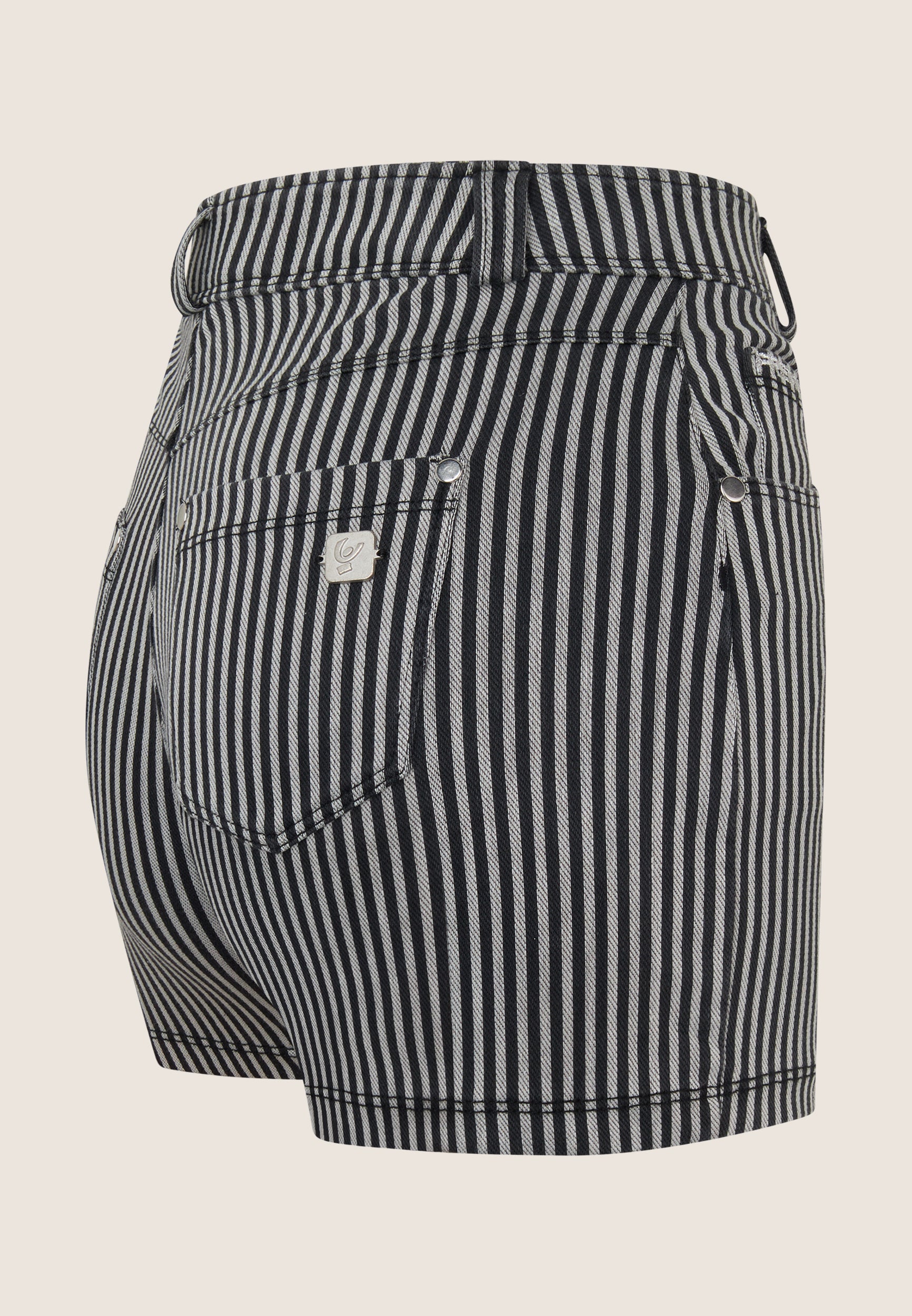 BLACK9RS206O1_J7N_-_W_XS 3