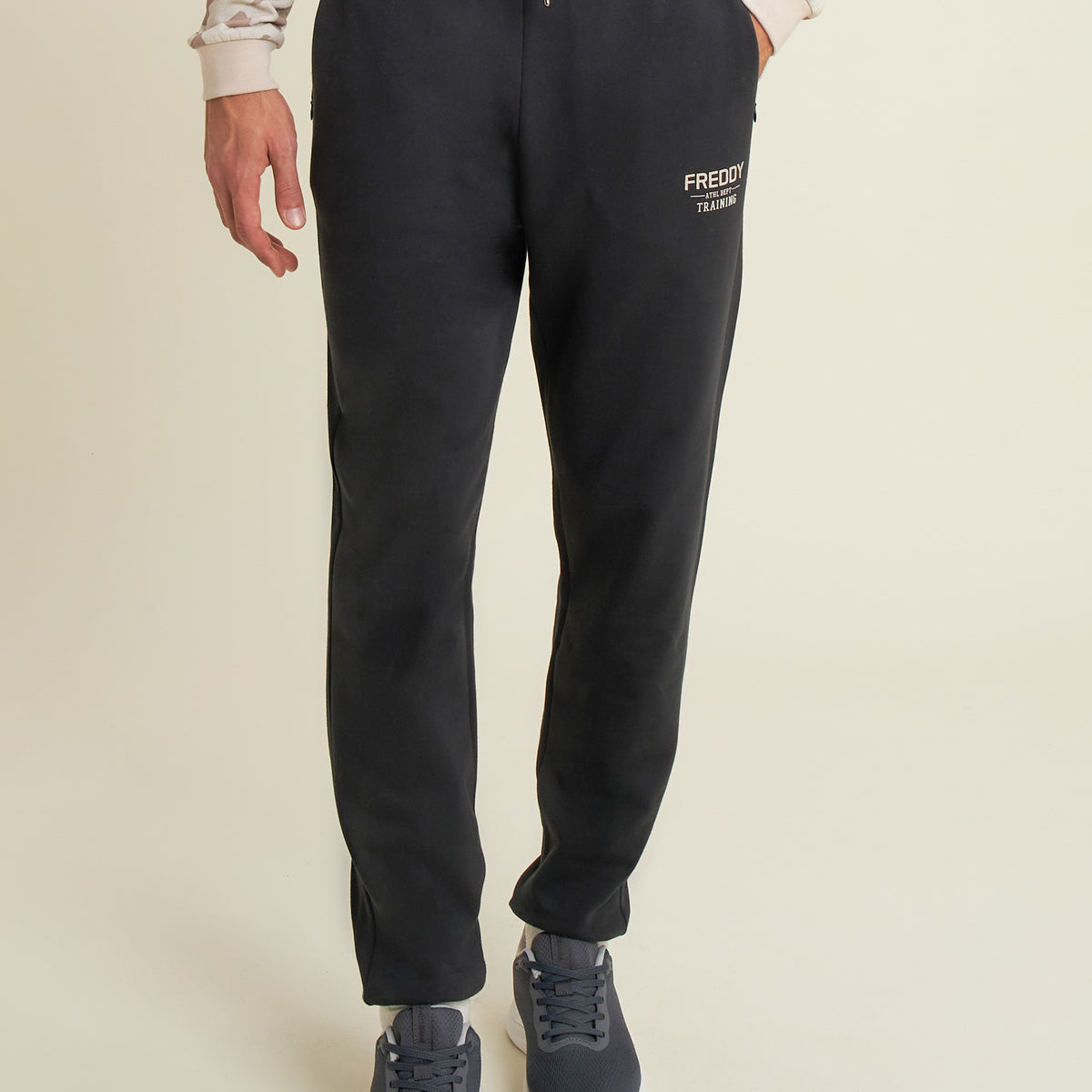 County of Milan pantaloni gamba larga in felpa nero main image 0