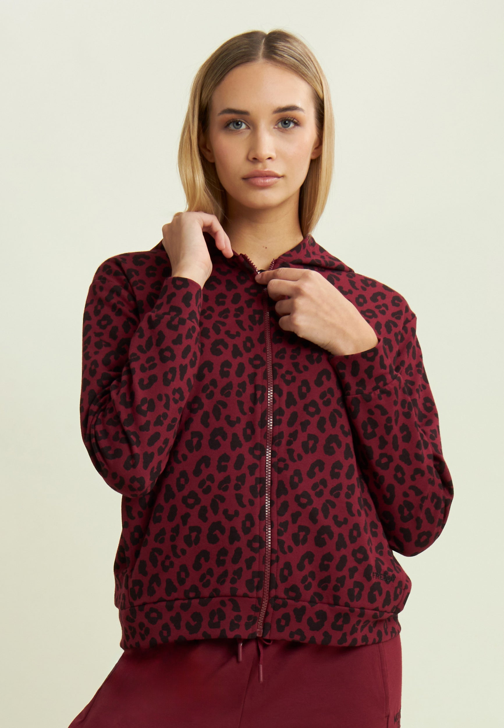 F25WMCS4C_ANI58_-_W_L 2