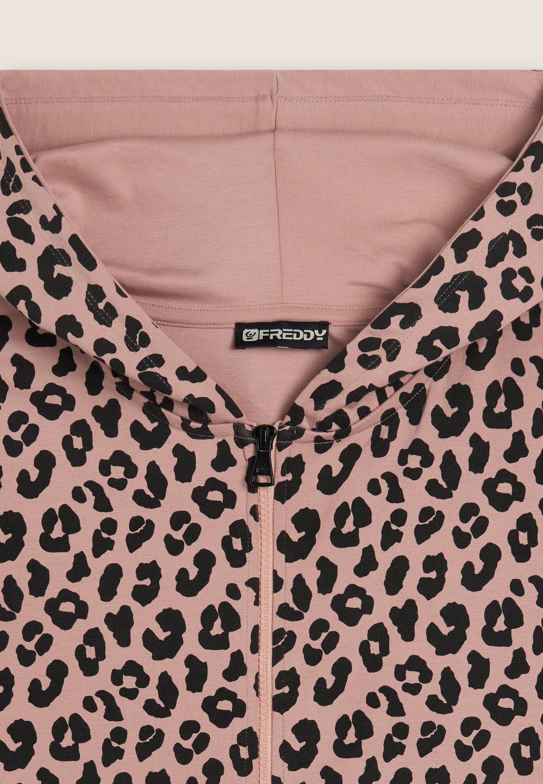 F25WMCS4C_ANI77_-_W_L 3