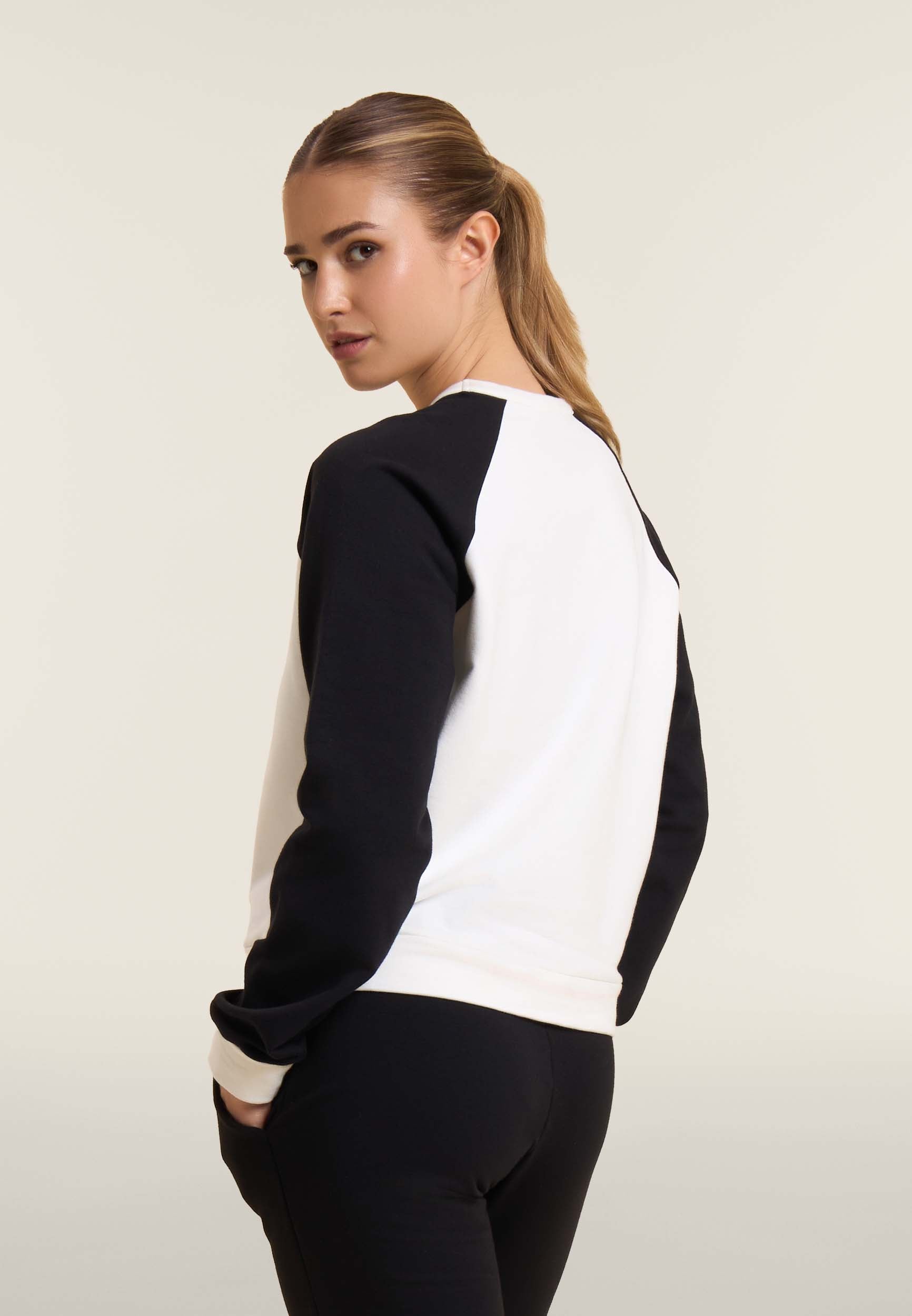 F25WTHERA_NW77_-_W_L 3