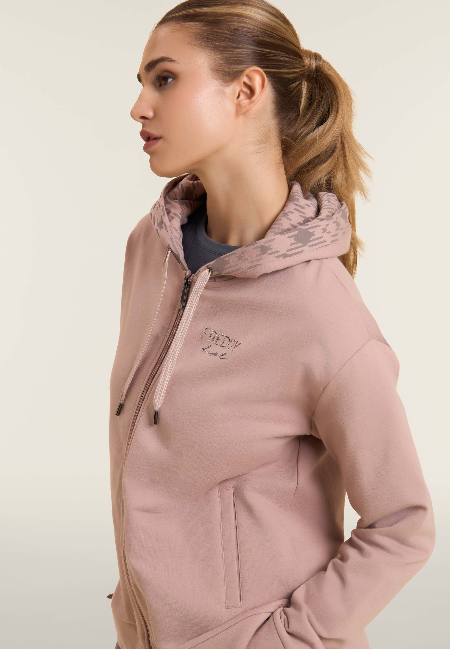 F25WTRS4_Z85_-_W_L 4