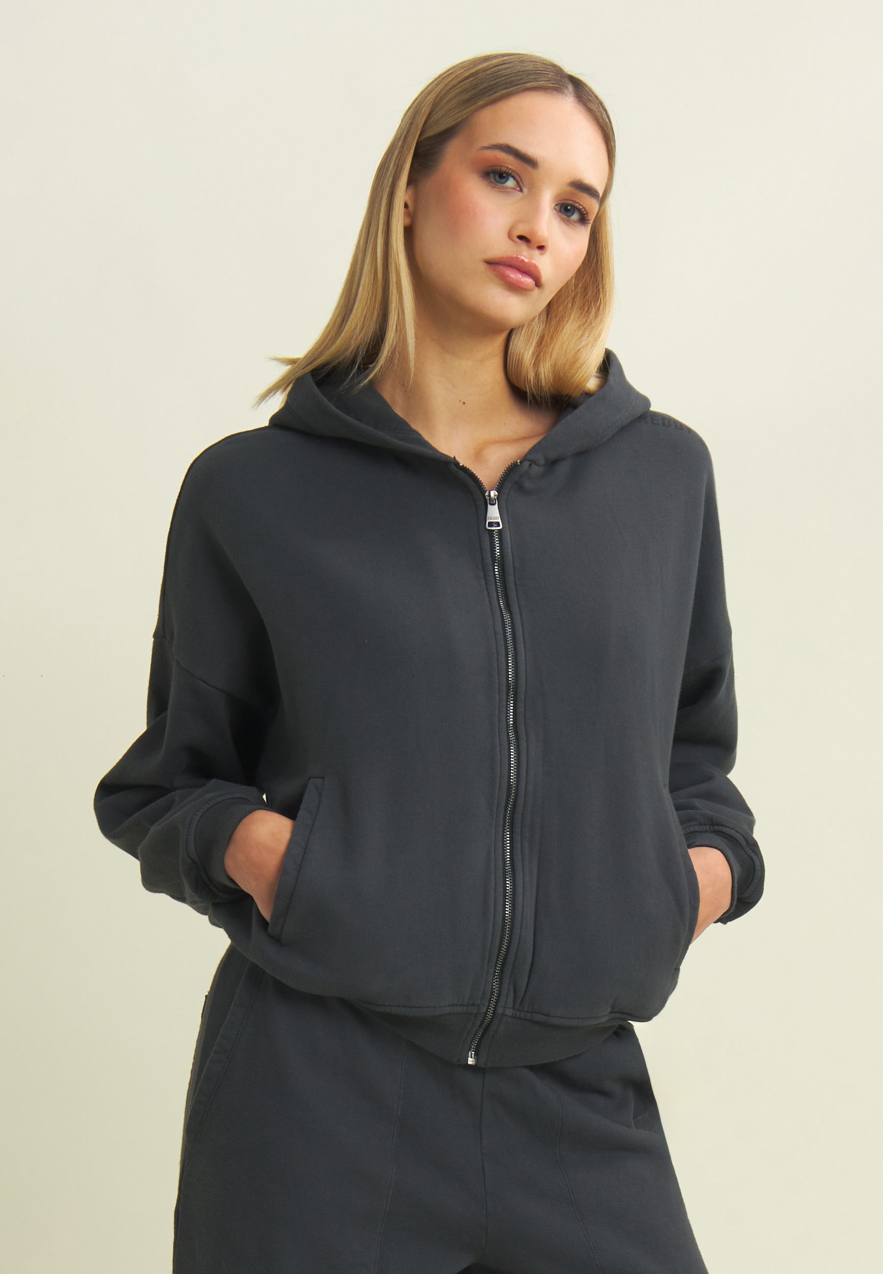 F25WUFS3_G104_-_W_L 2