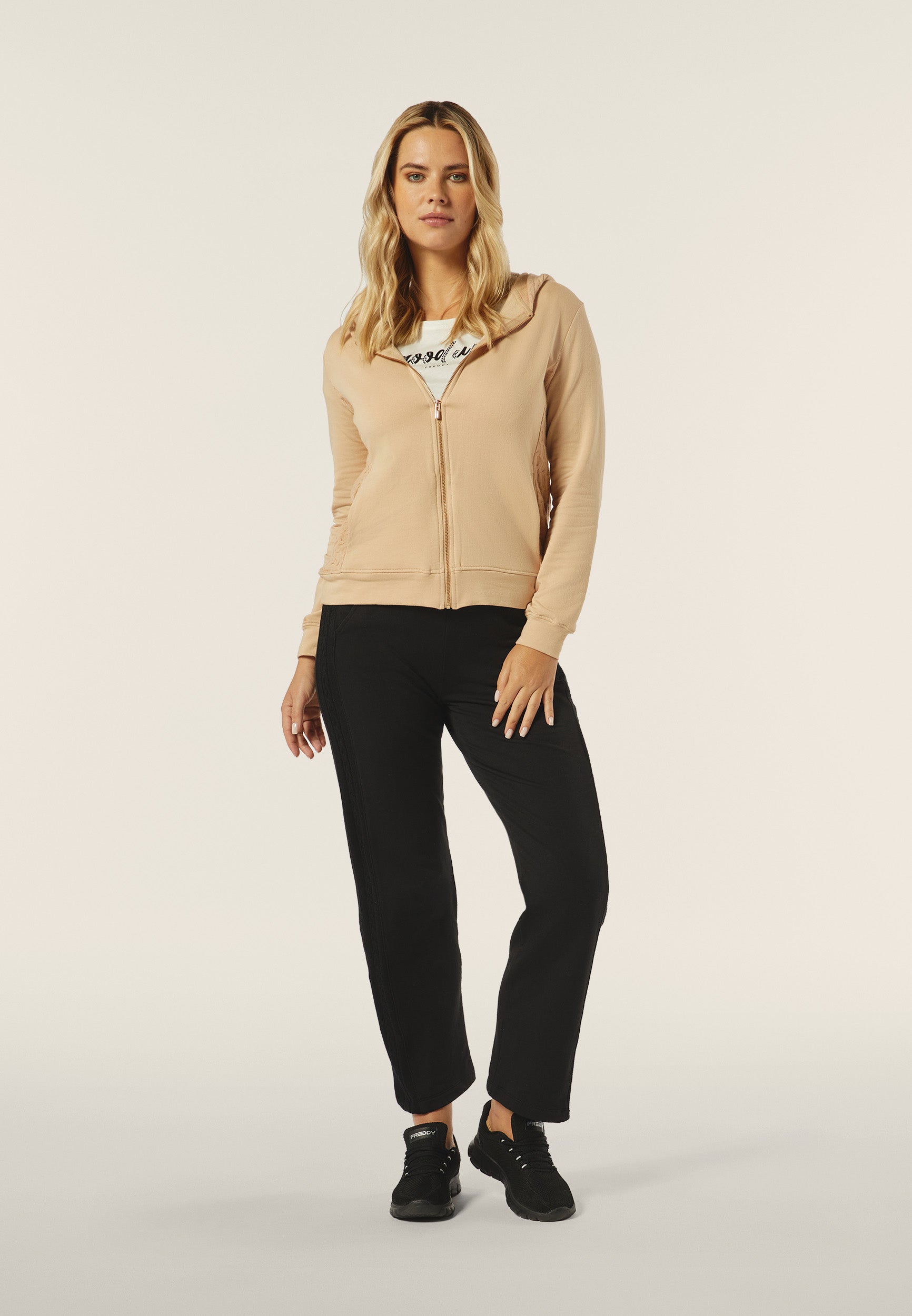 F4WCARLA_M108_-_W_L 1