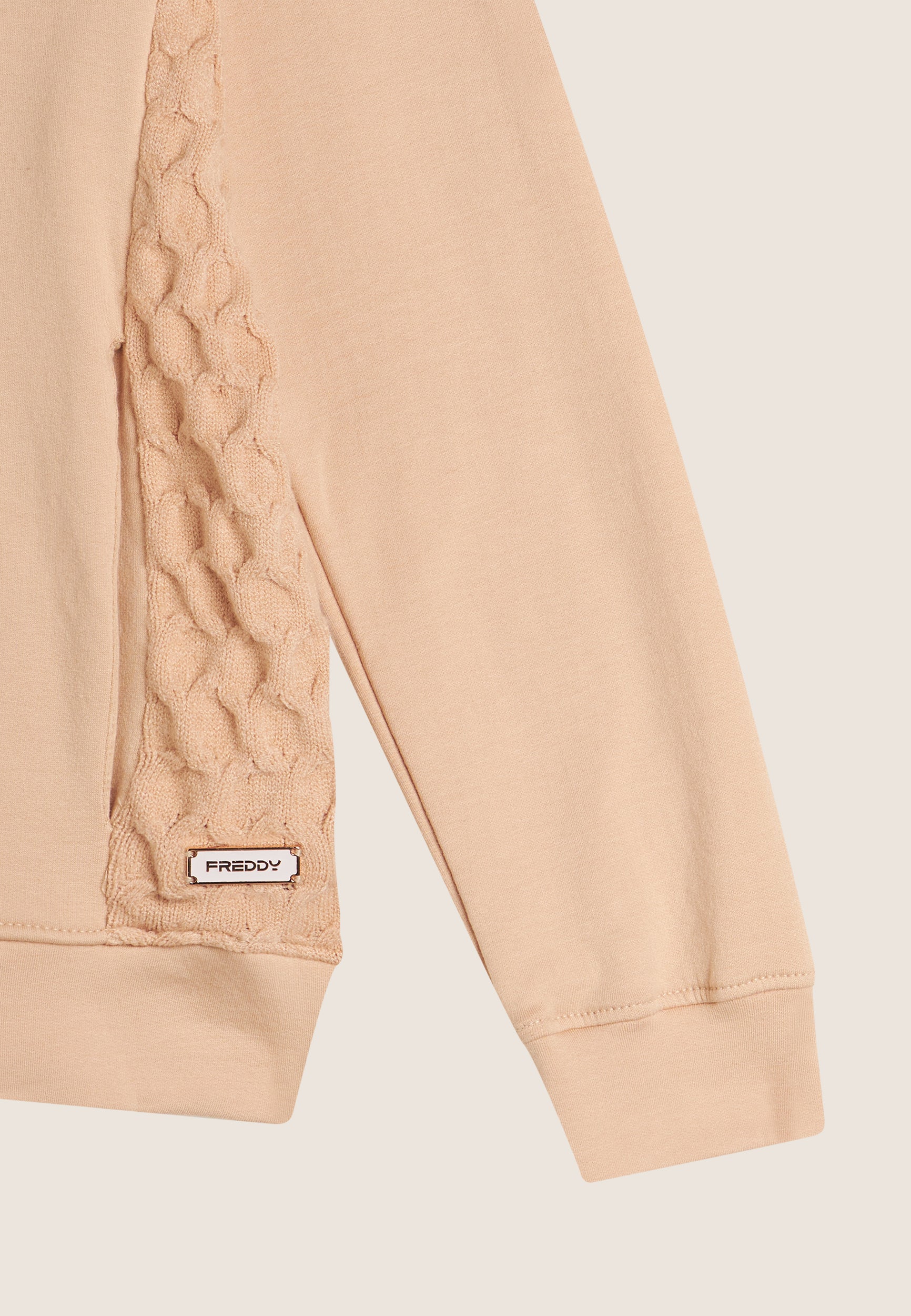 F4WCARLA_M108_-_W_L 7