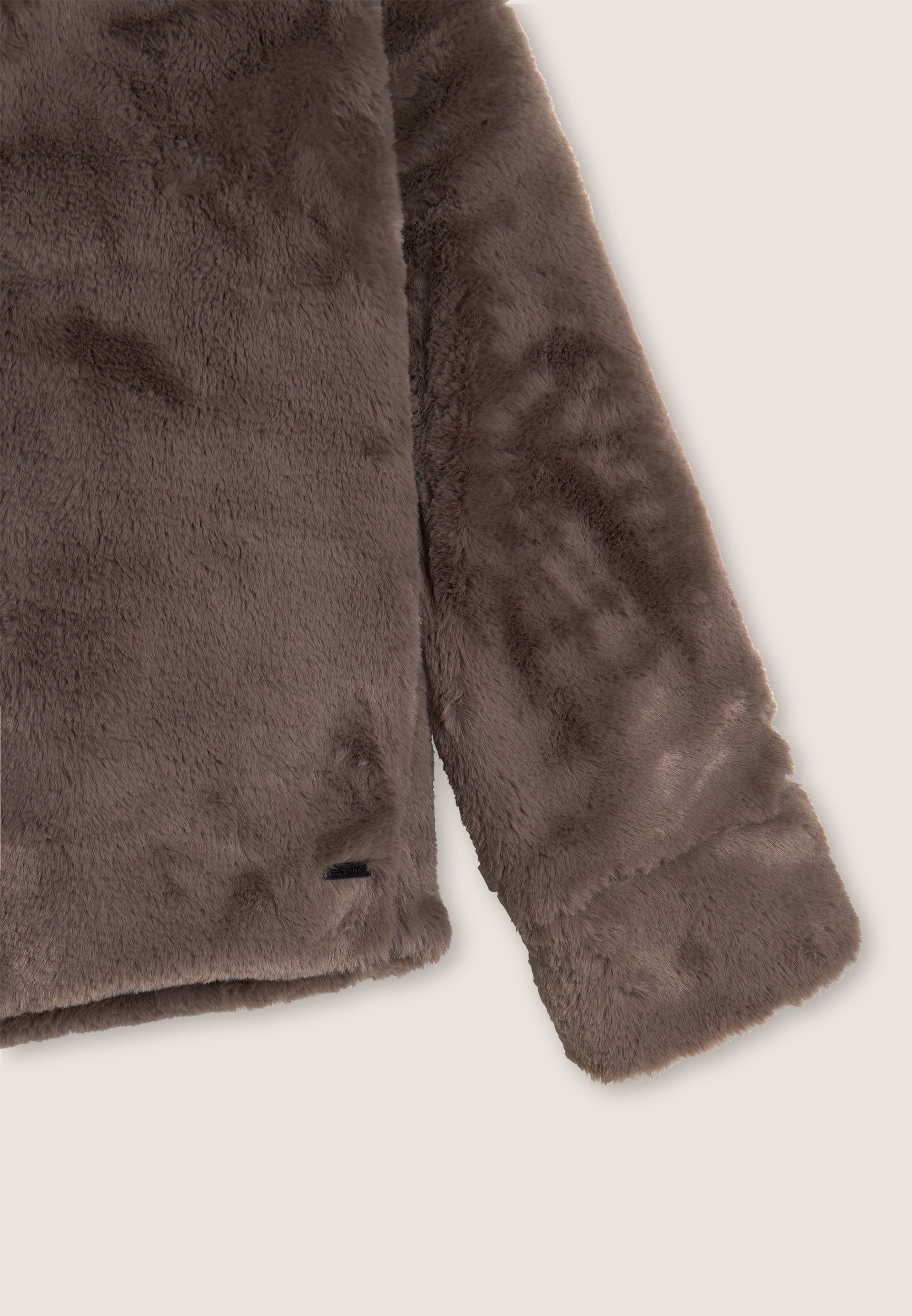 F4WJKJ9O_G41_-_W_L 3