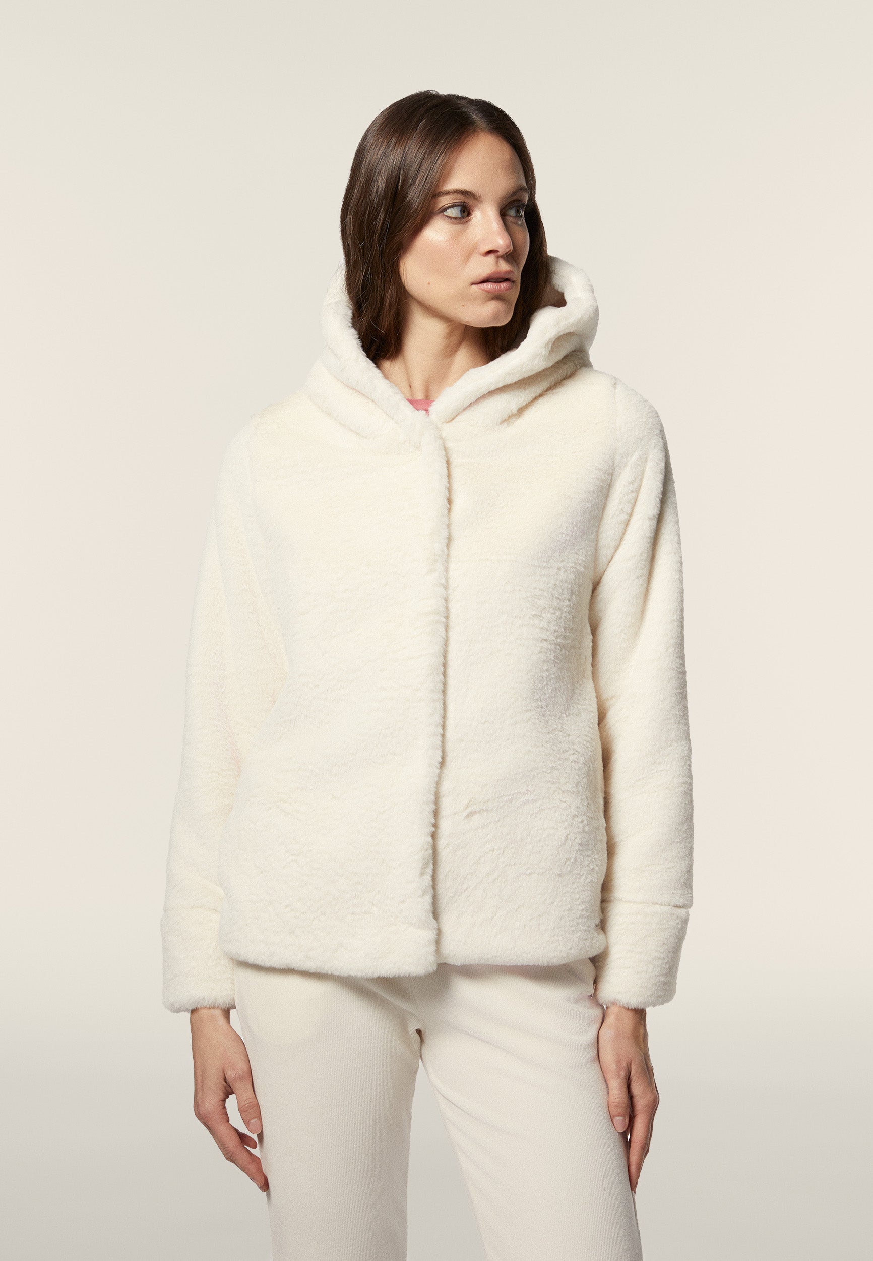 F4WJKJ9_Z102_-_W_L 2