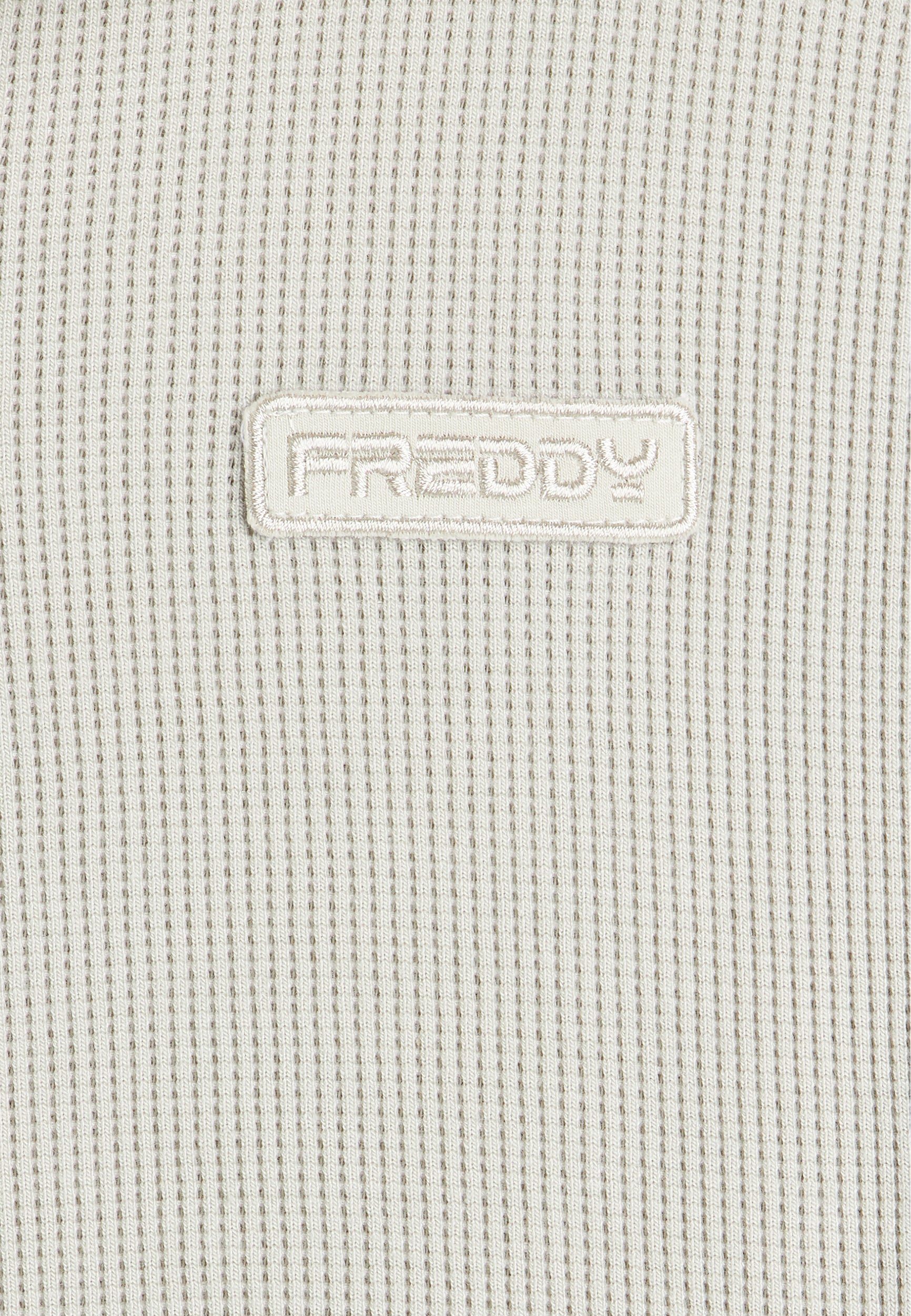 F4WJULIAS10_Z83_-_W_XS 3