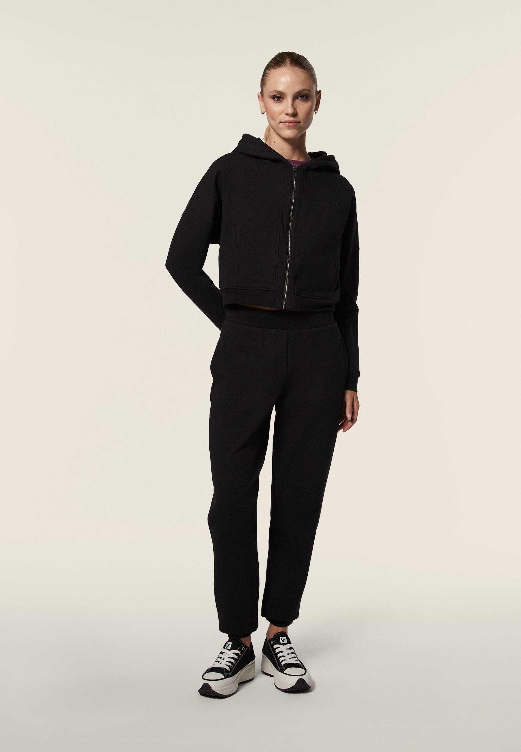 F4WJULIAS8_N_-_W_L 1