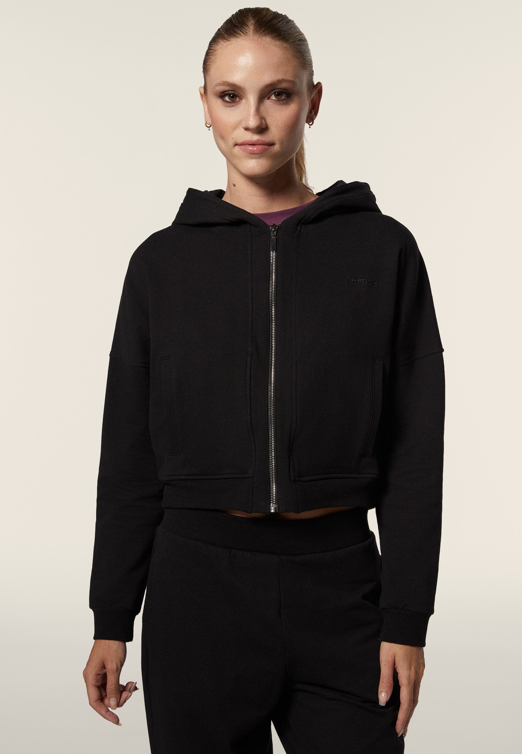 F4WJULIAS8_N_-_W_L 2