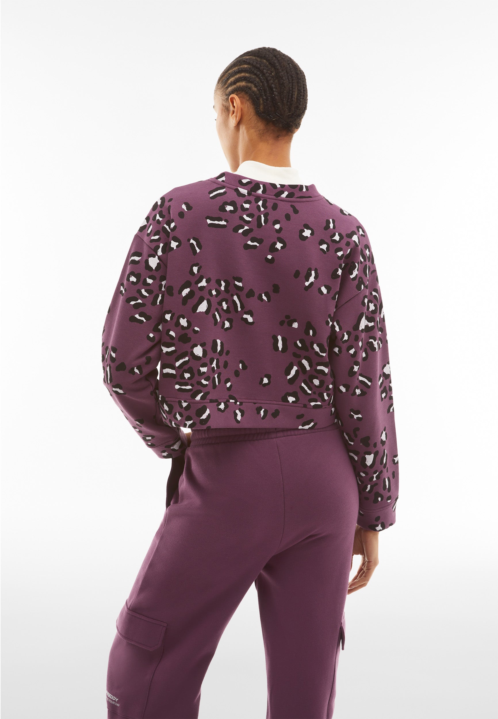 F4WMCS7C_ANI102_-_W_XS 3