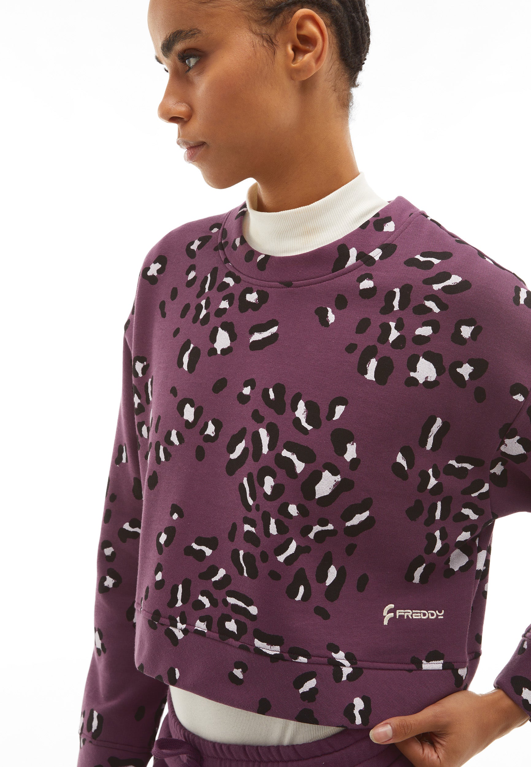 F4WMCS7C_ANI102_-_W_XS 4