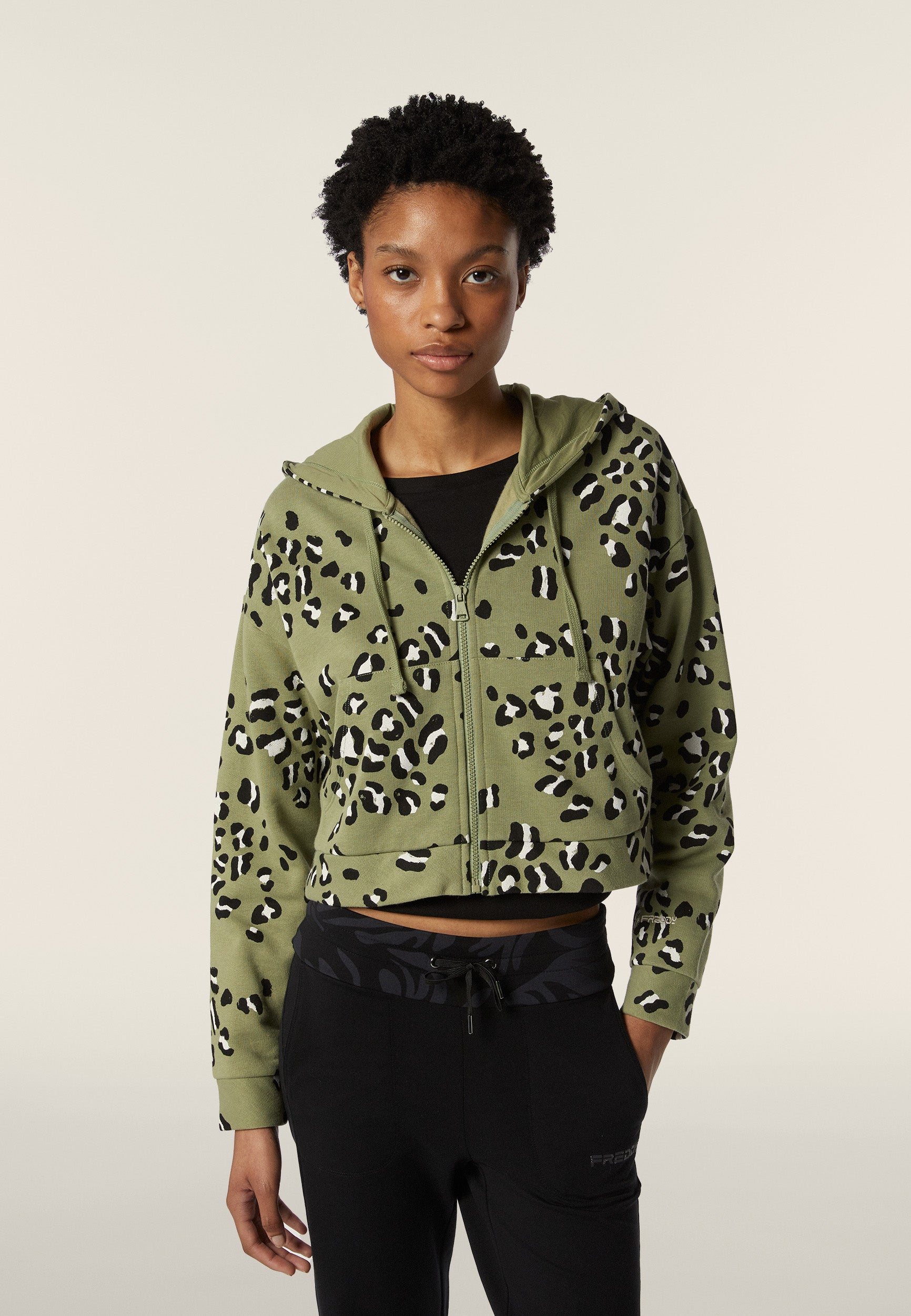 F4WMCS8C_ANI100_-_W_L 2