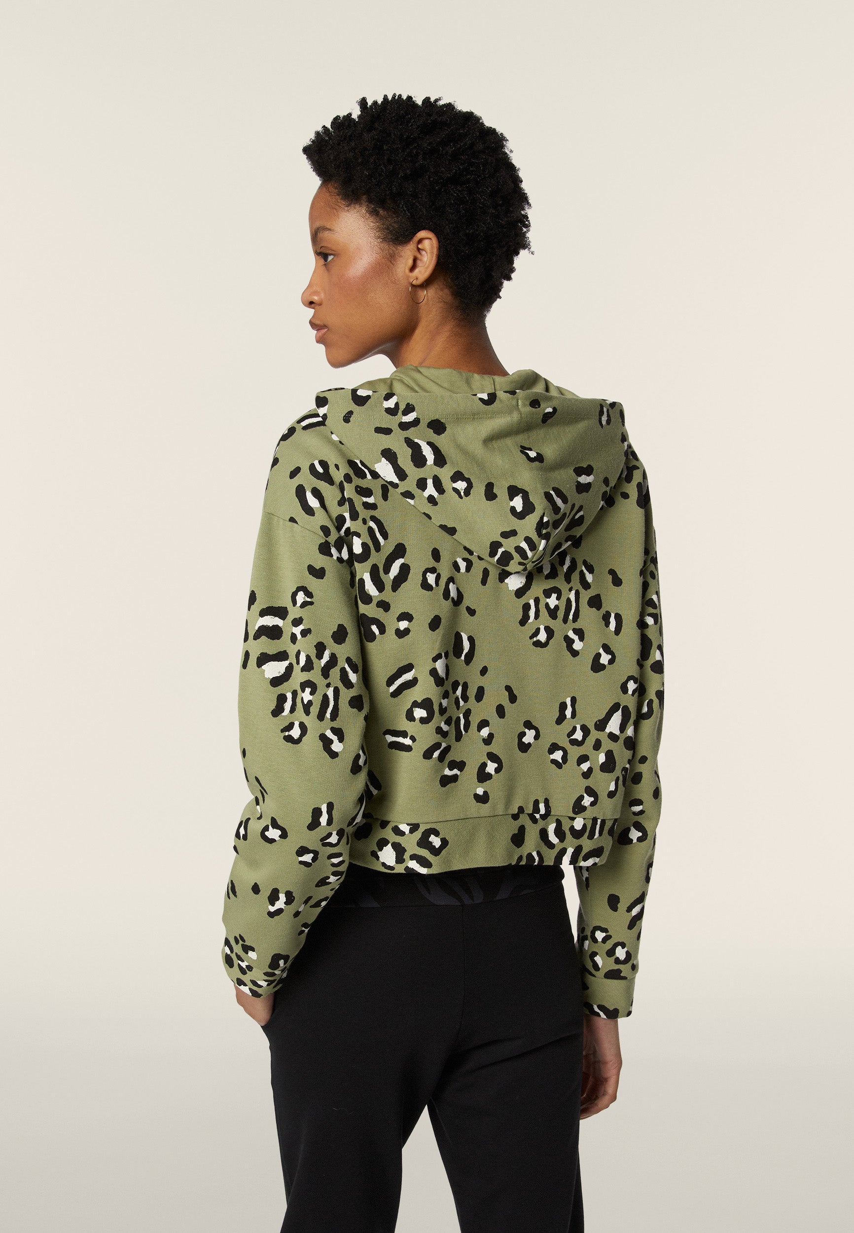 F4WMCS8C_ANI100_-_W_L 3