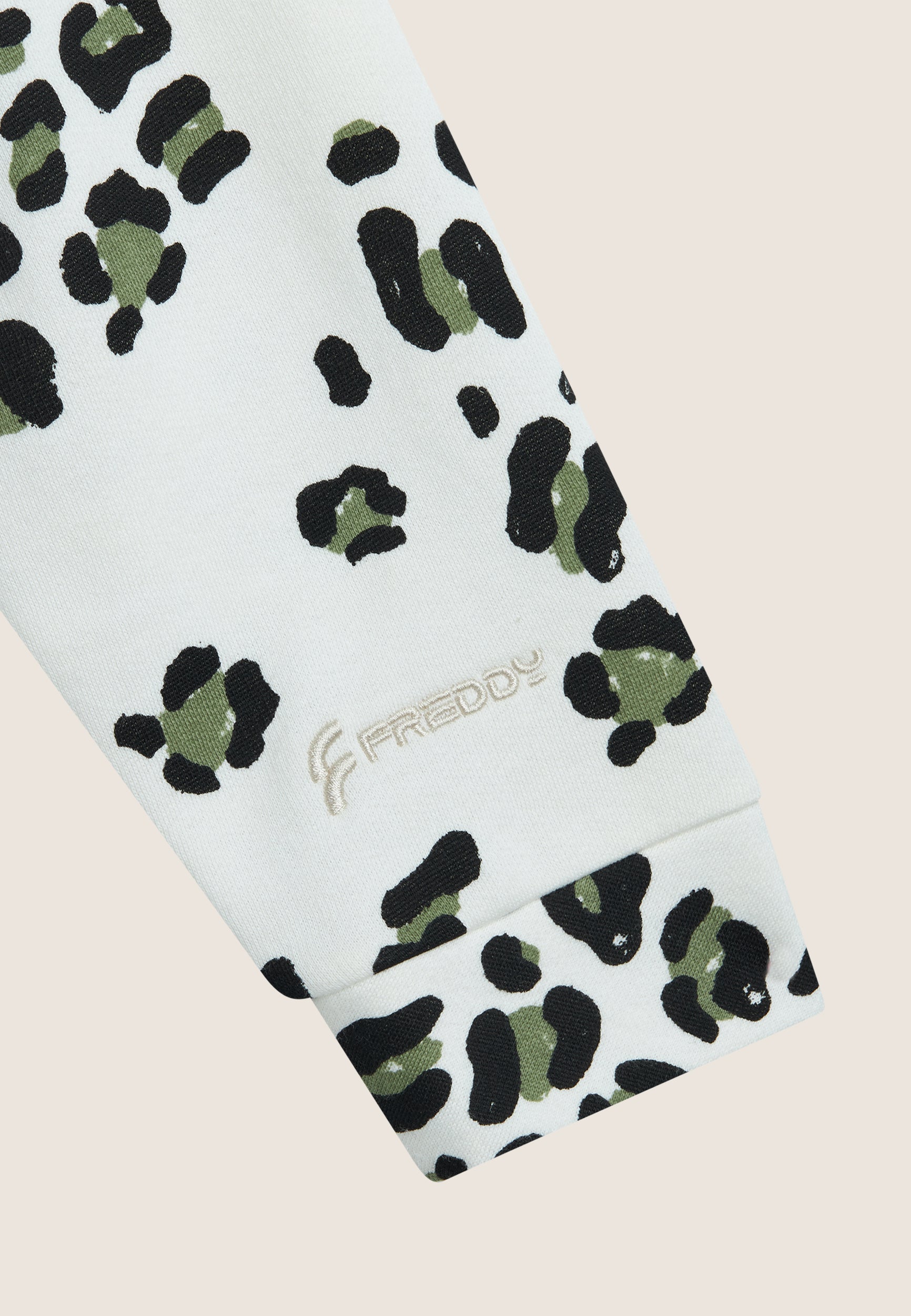 F4WMCS8C_ANI101_-_W_XS 3