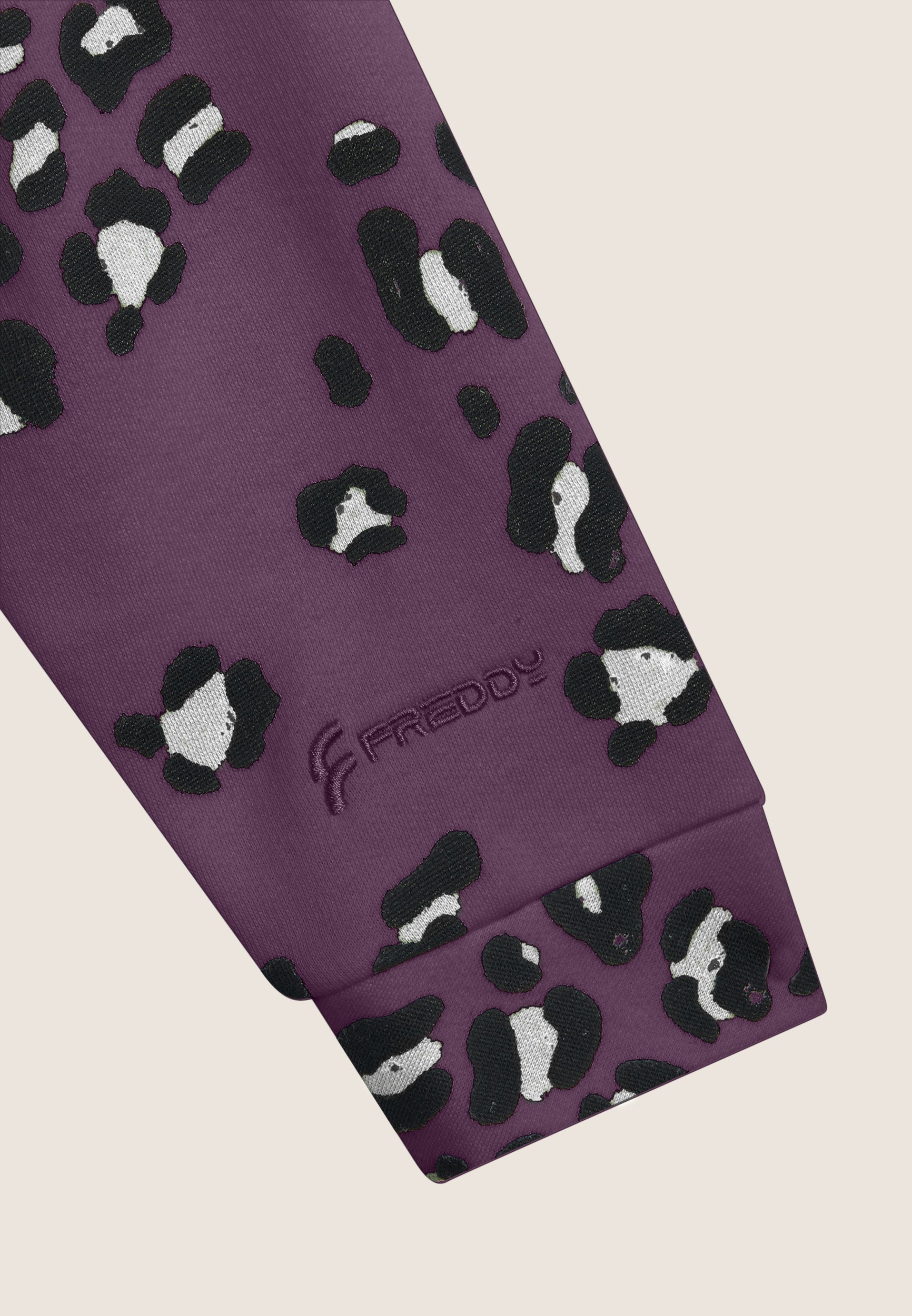 F4WMCS8C_ANI102_-_W_XS 3