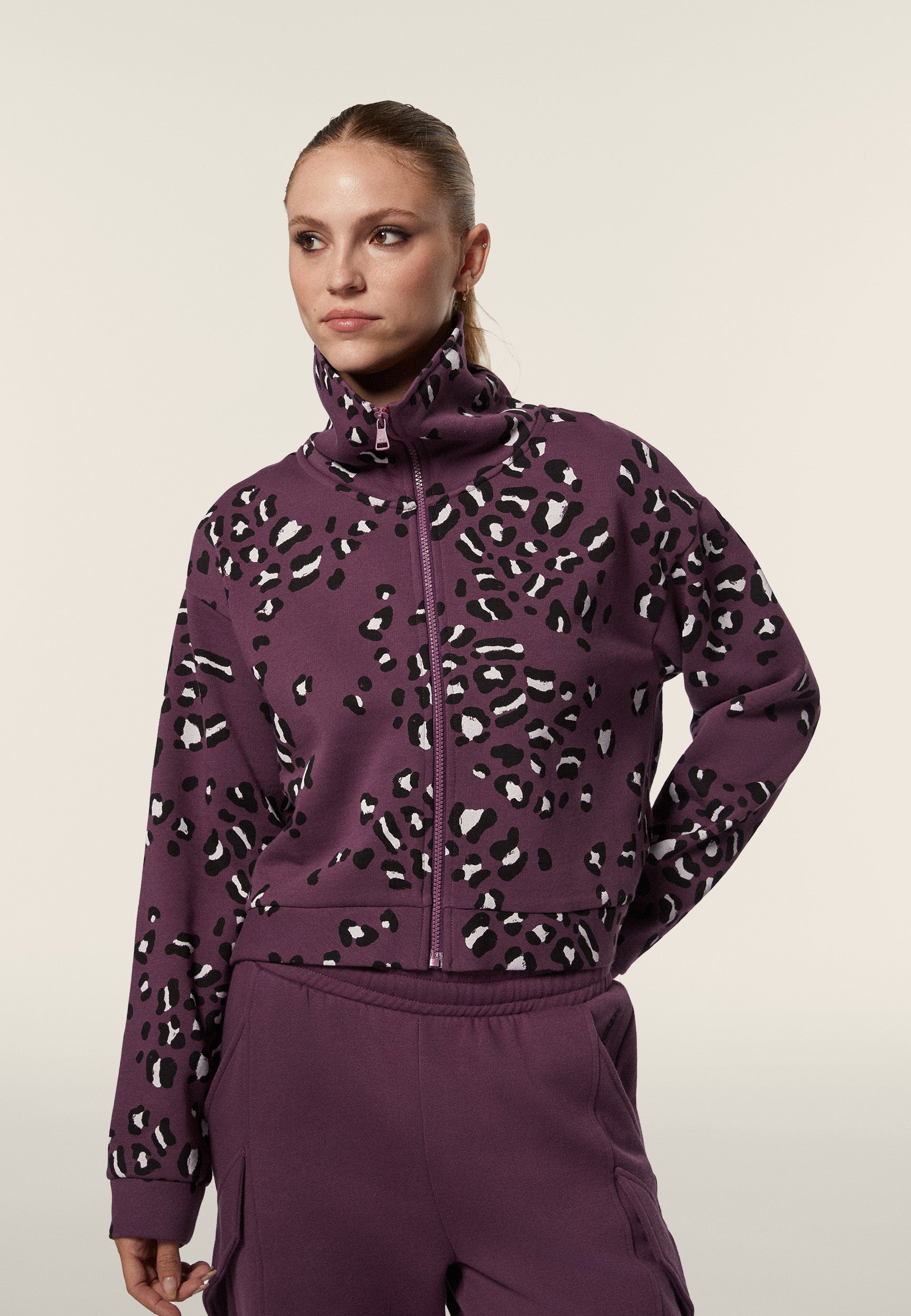 F4WMCS9C_ANI102_-_W_L 2