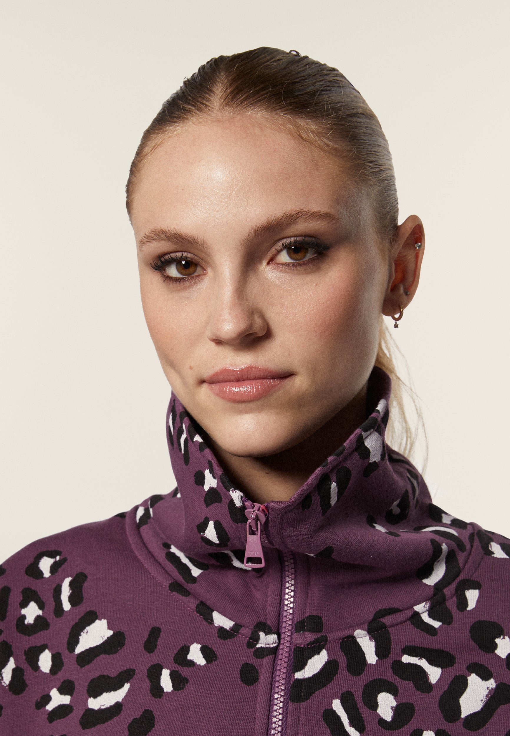 F4WMCS9C_ANI102_-_W_L 4