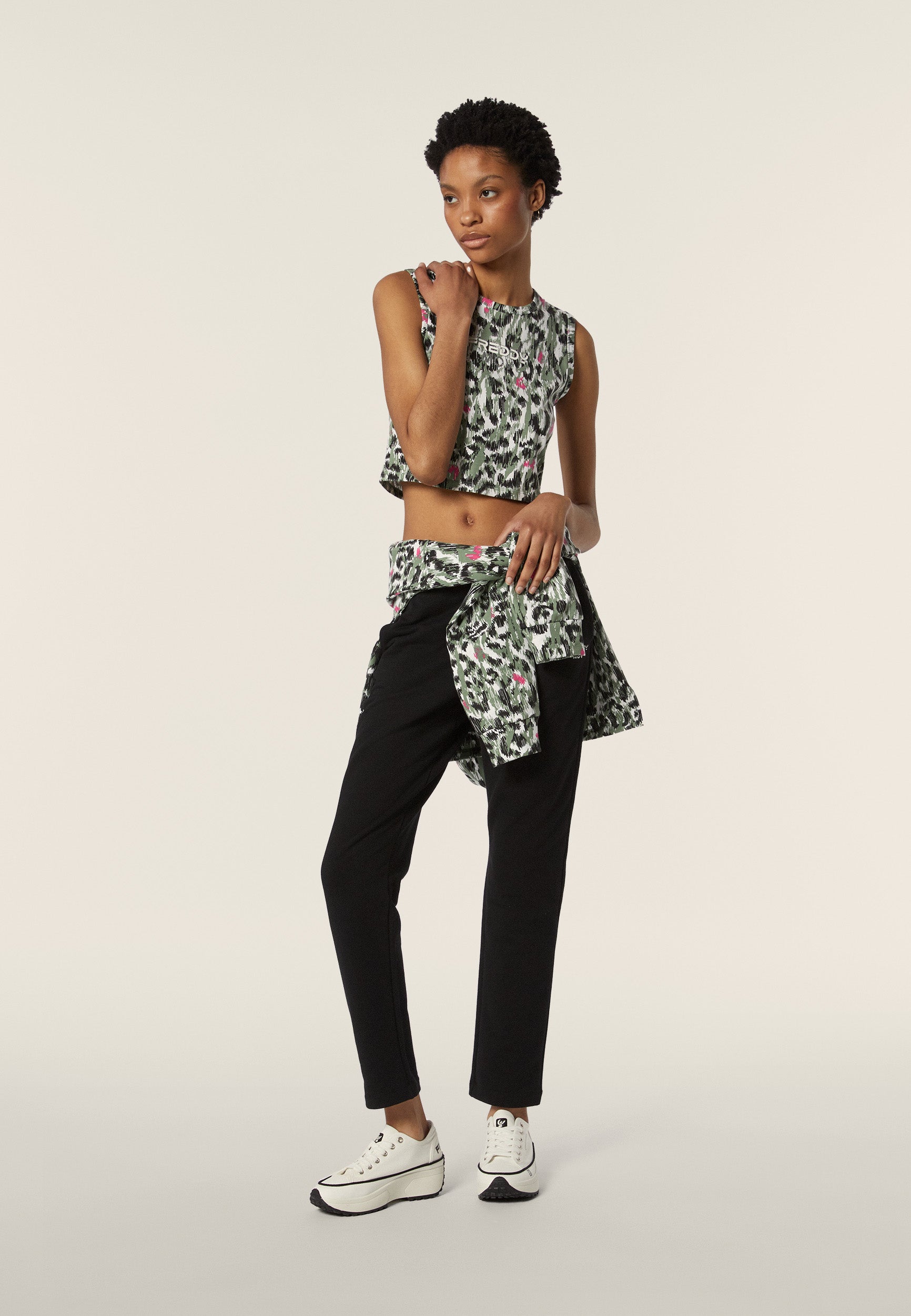 F4WMVK1C_ANI97_-_W_L 1