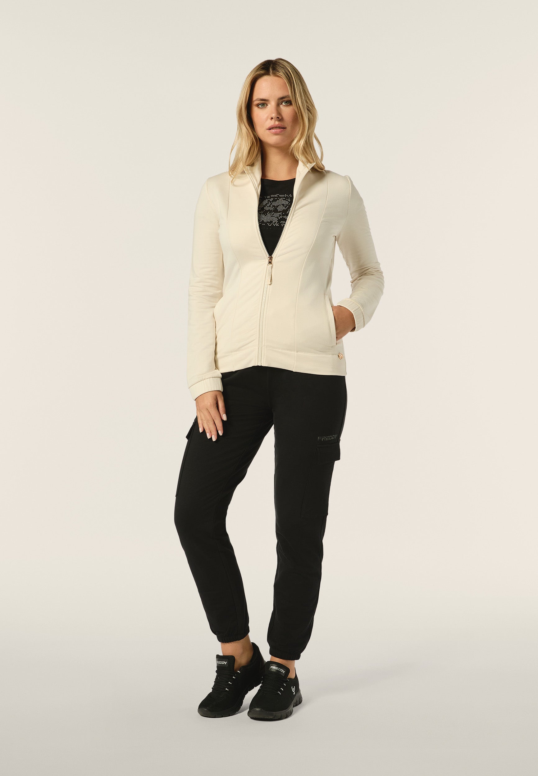 F4WSDS6_Z102_-_W_L 1