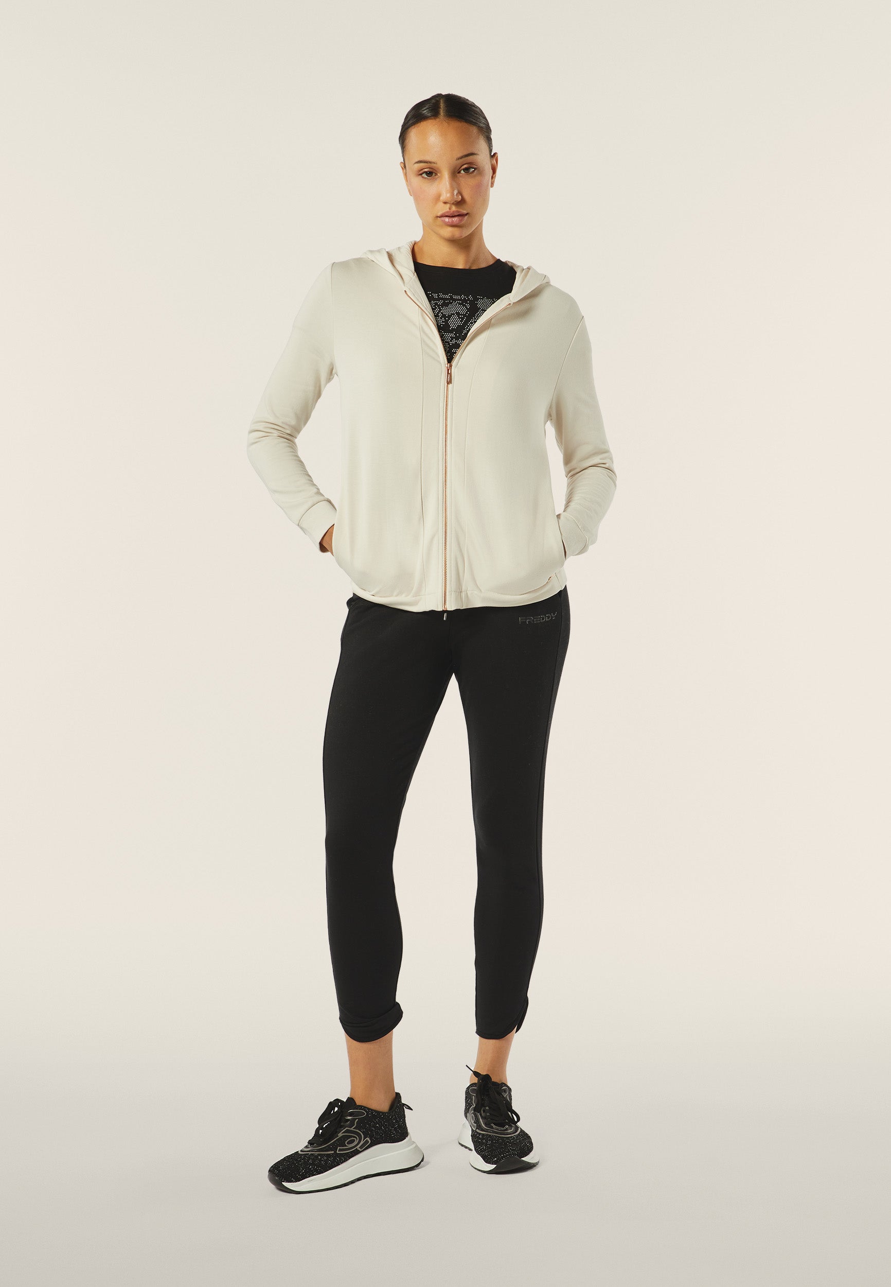 F4WSLS16_Z102_-_W_XS 1