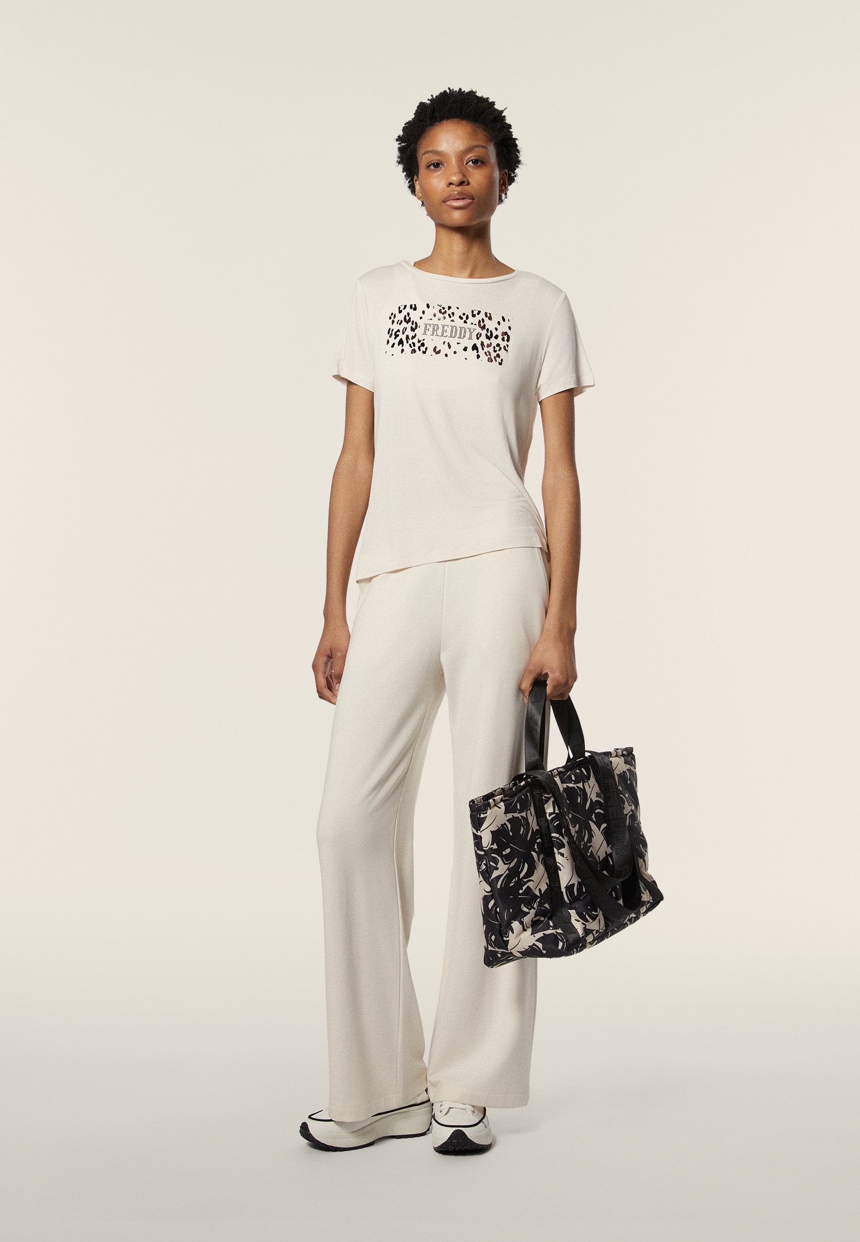 F4WSLT2_Z102_-_W_XS 1