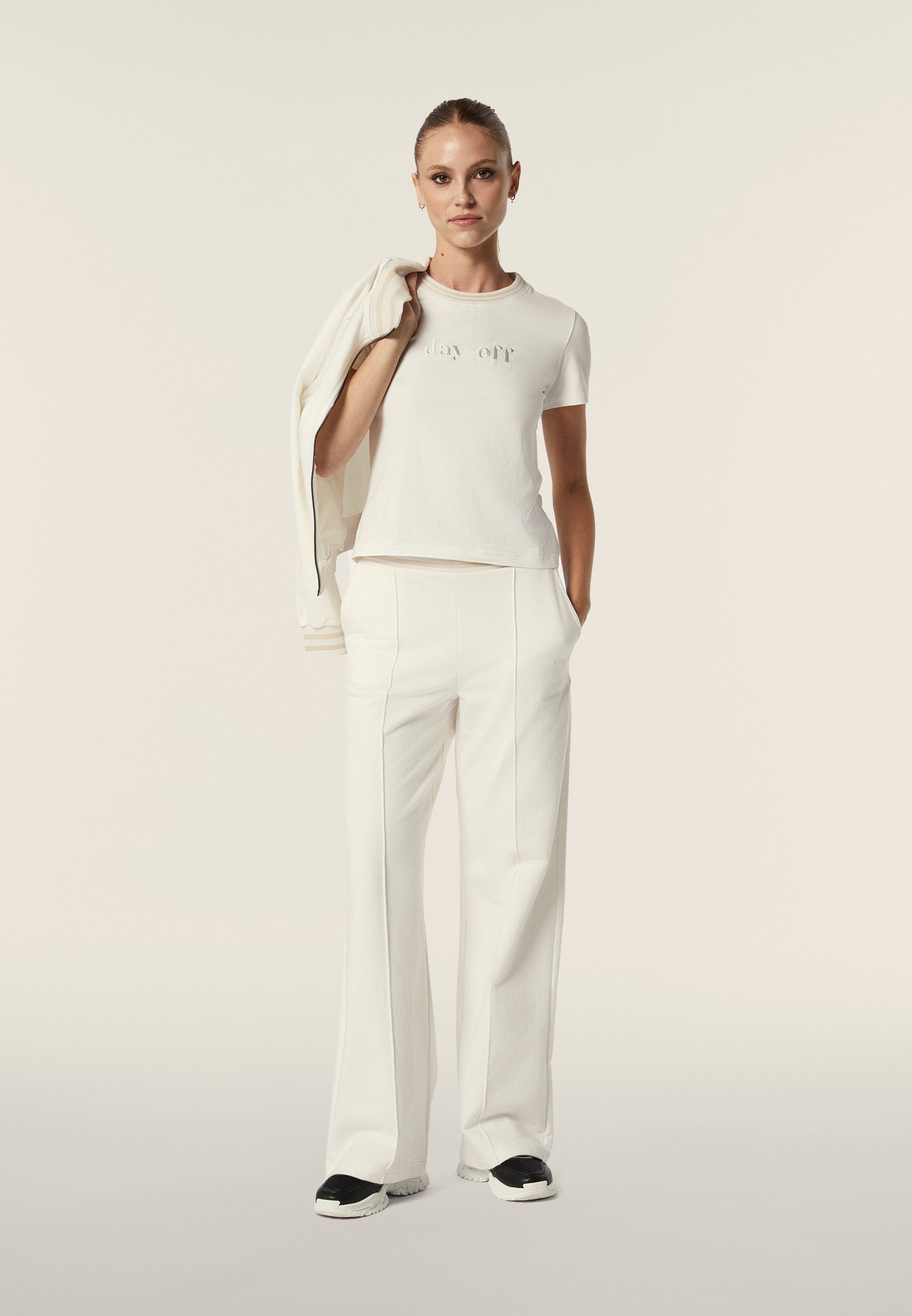 F4WTEAT2_W71_-_W_L 1