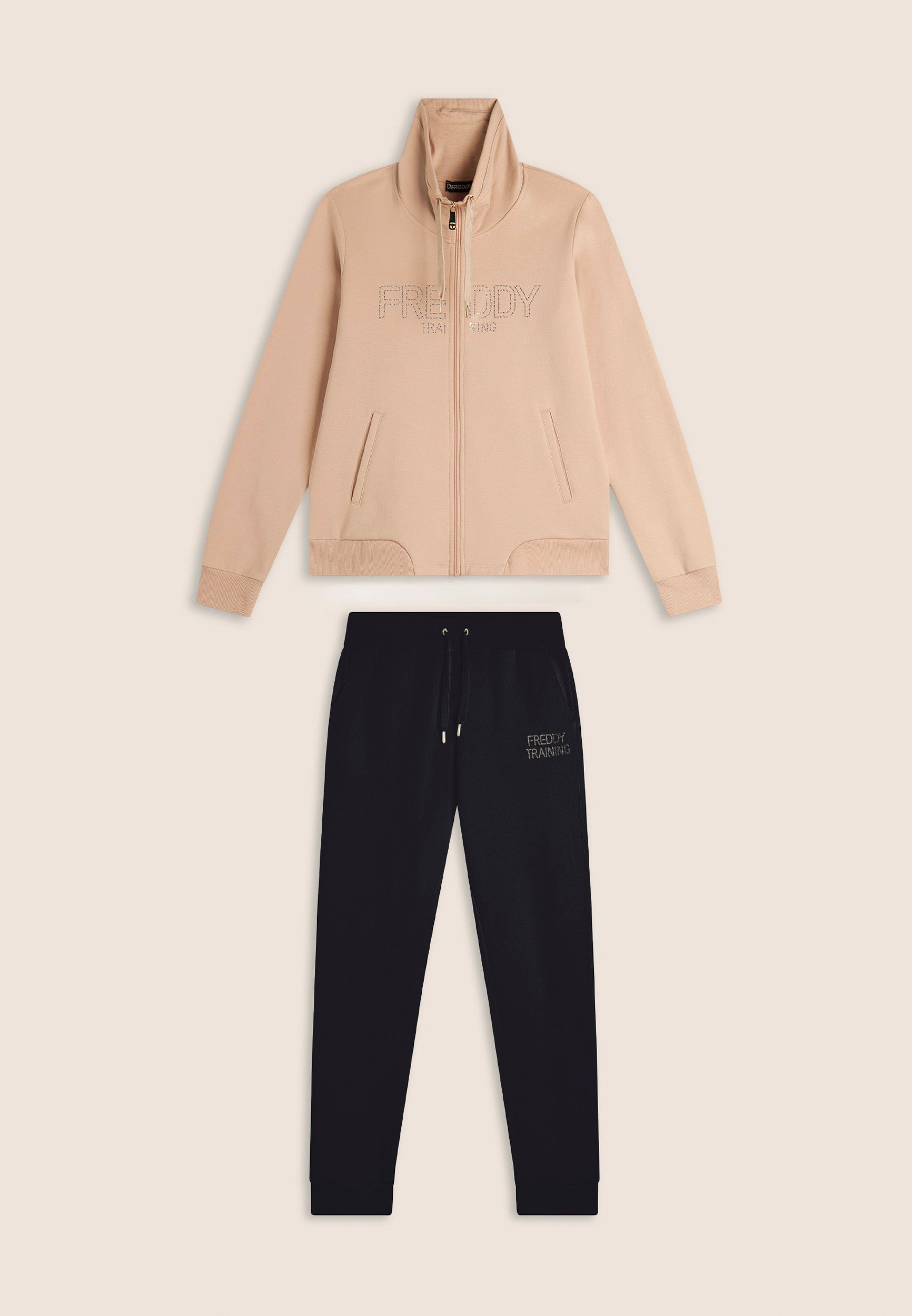 F4WTRK10_Z44N_-_W_XS 1