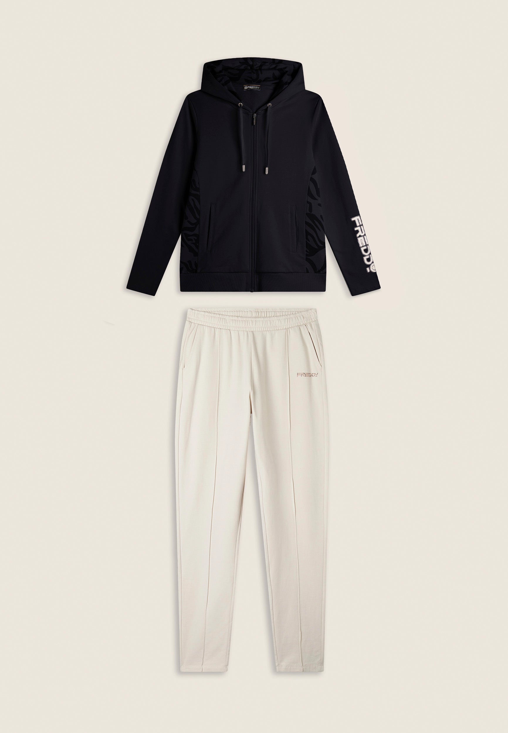 F4WTRK24_NF73Z2_-_W_XS 1