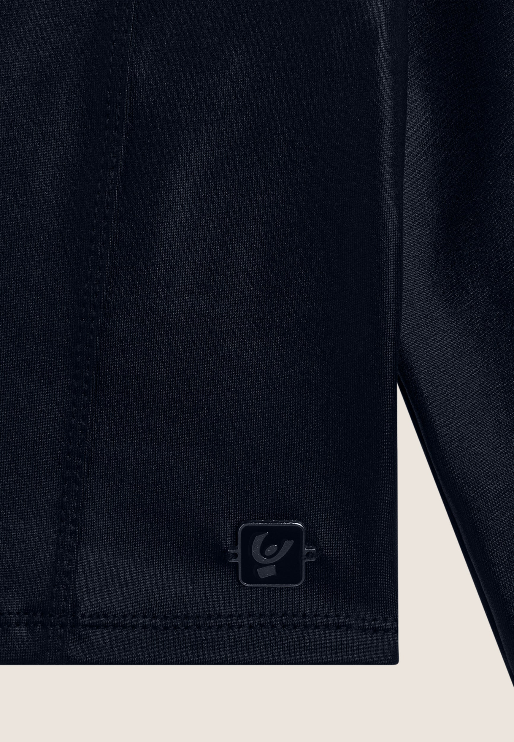 F4WTWT8_B109_-_W_XS 3