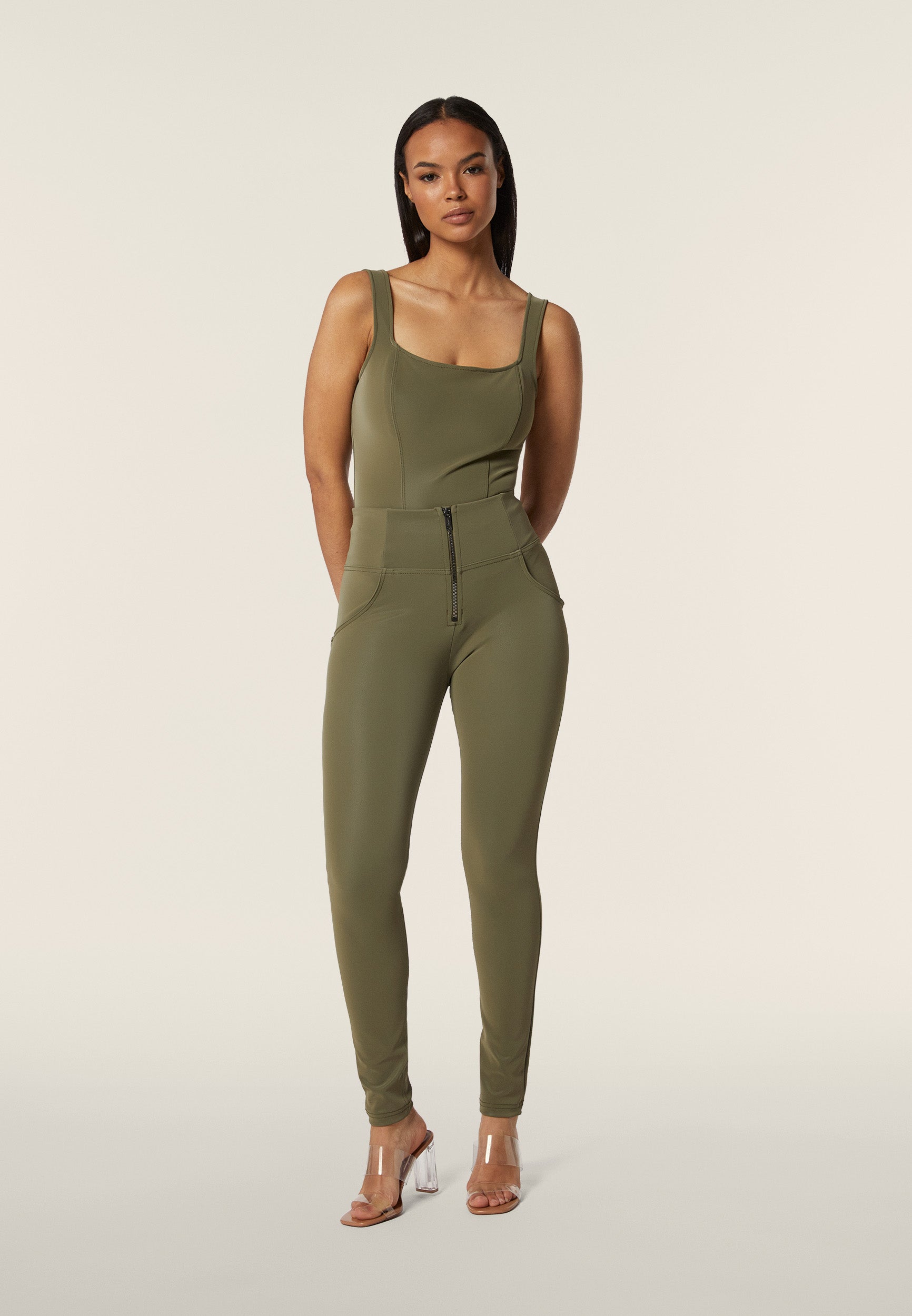 F4WTWY10_V137_-_W_XS 1