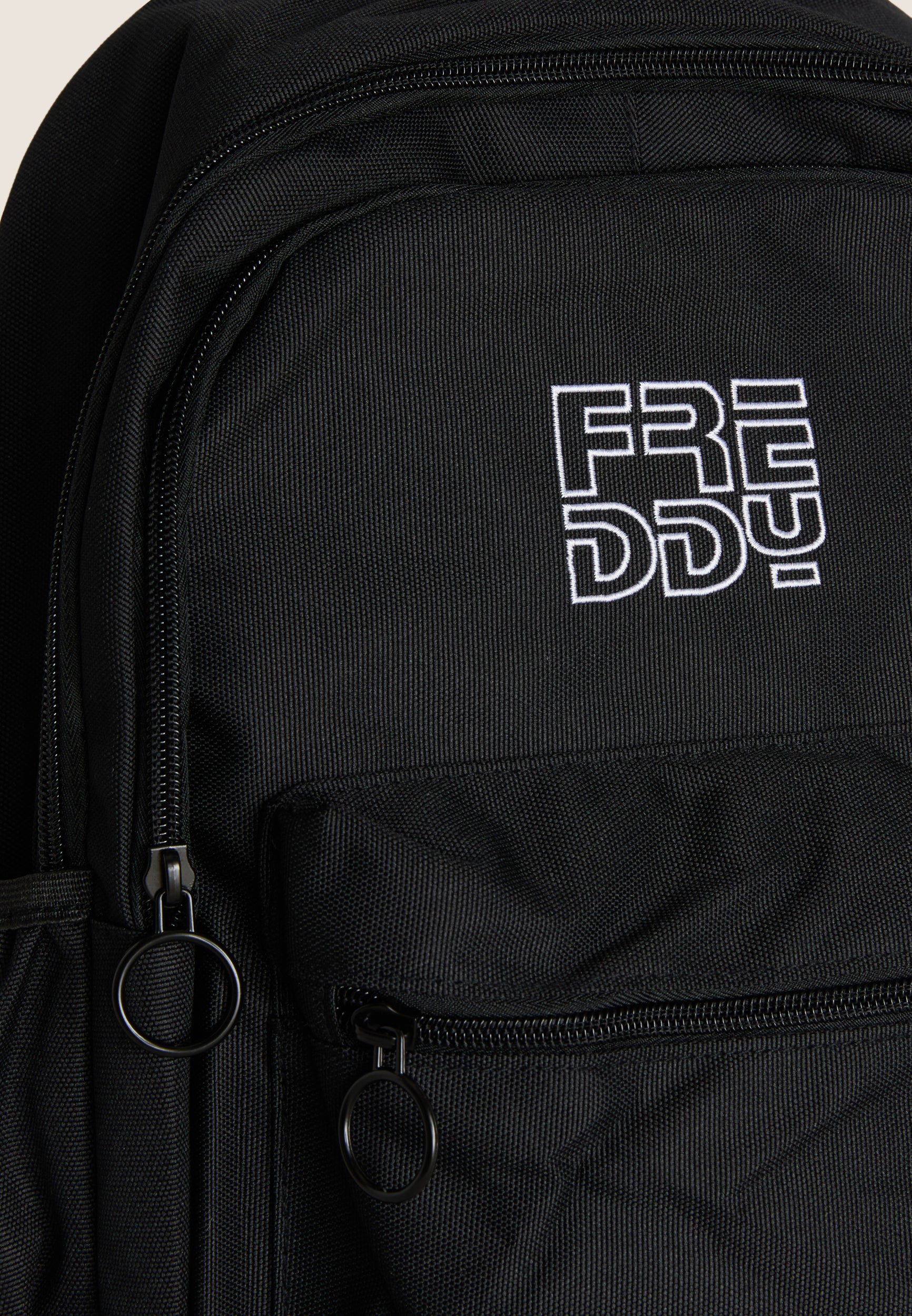 FR1953_2TB001_-_6_U 2