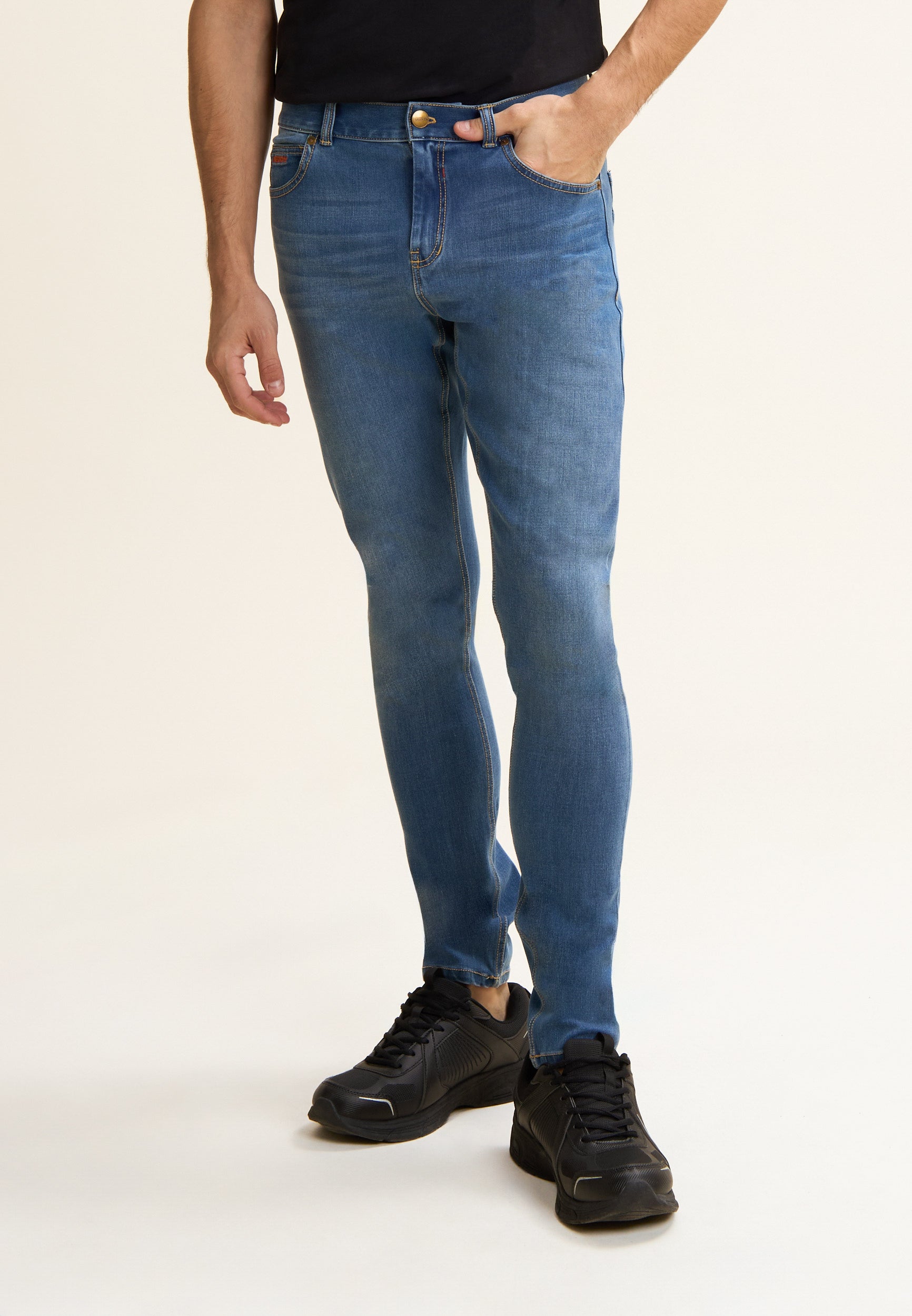 P2471RF410_J4Z_-_MIC_28 2