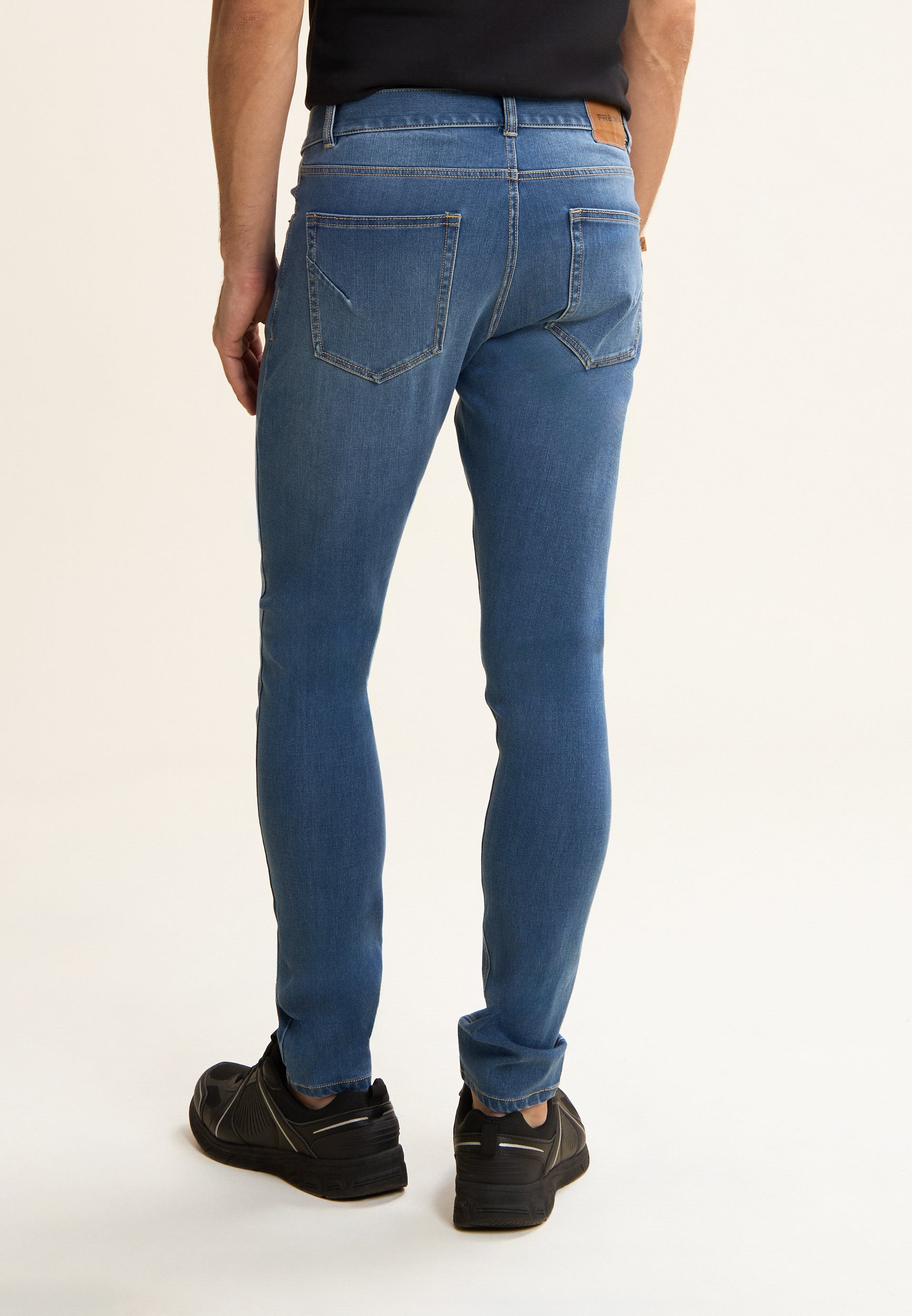 P2471RF410_J4Z_-_MIC_28 3