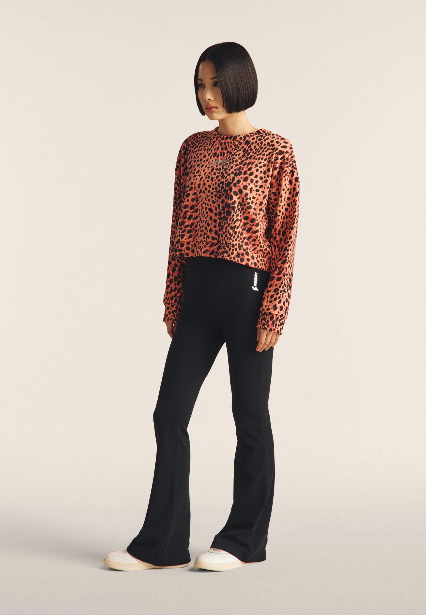 S25WMCS1C_ANI118_-_W_L 1