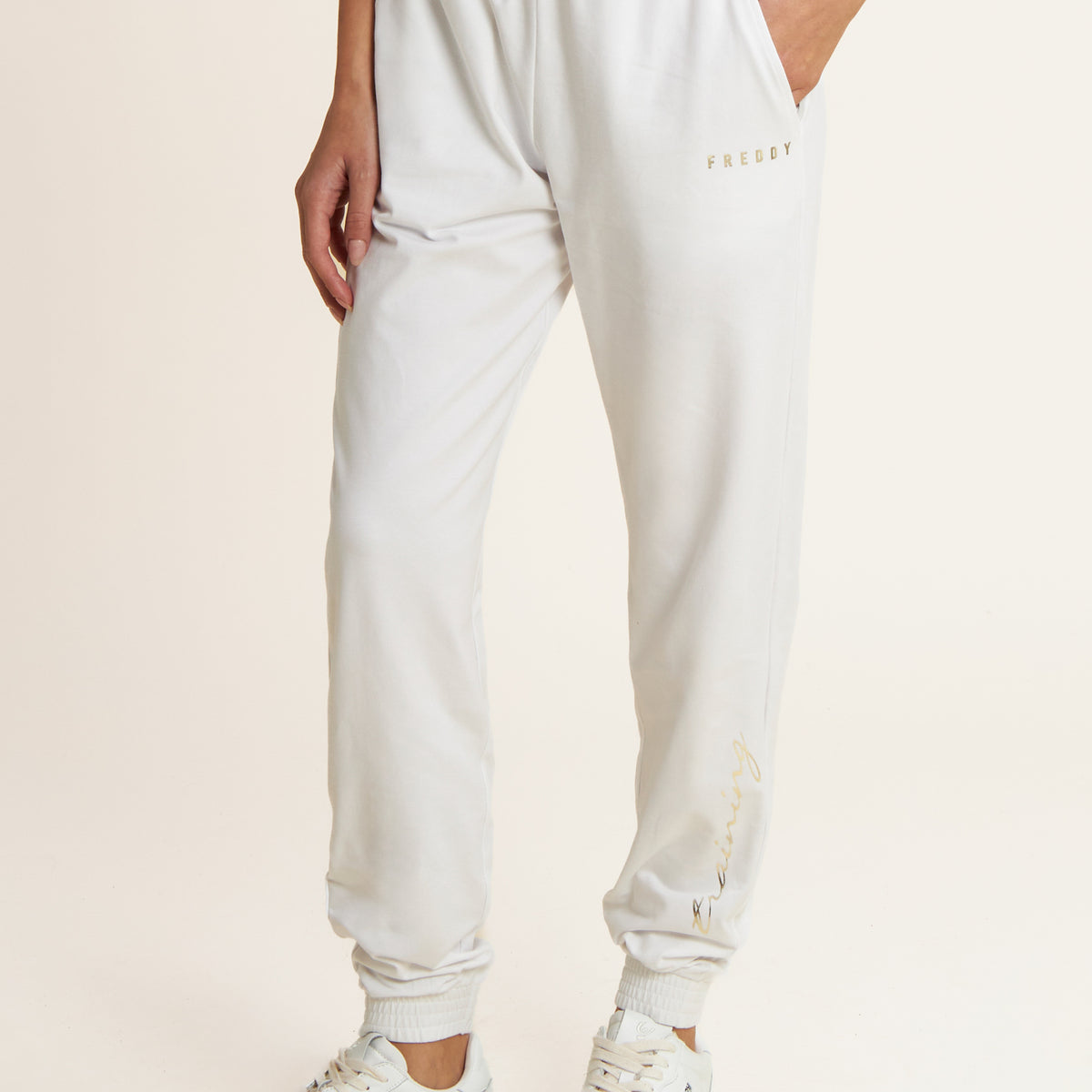 Pantaloni con elastico sul fondo e dettagli floreali