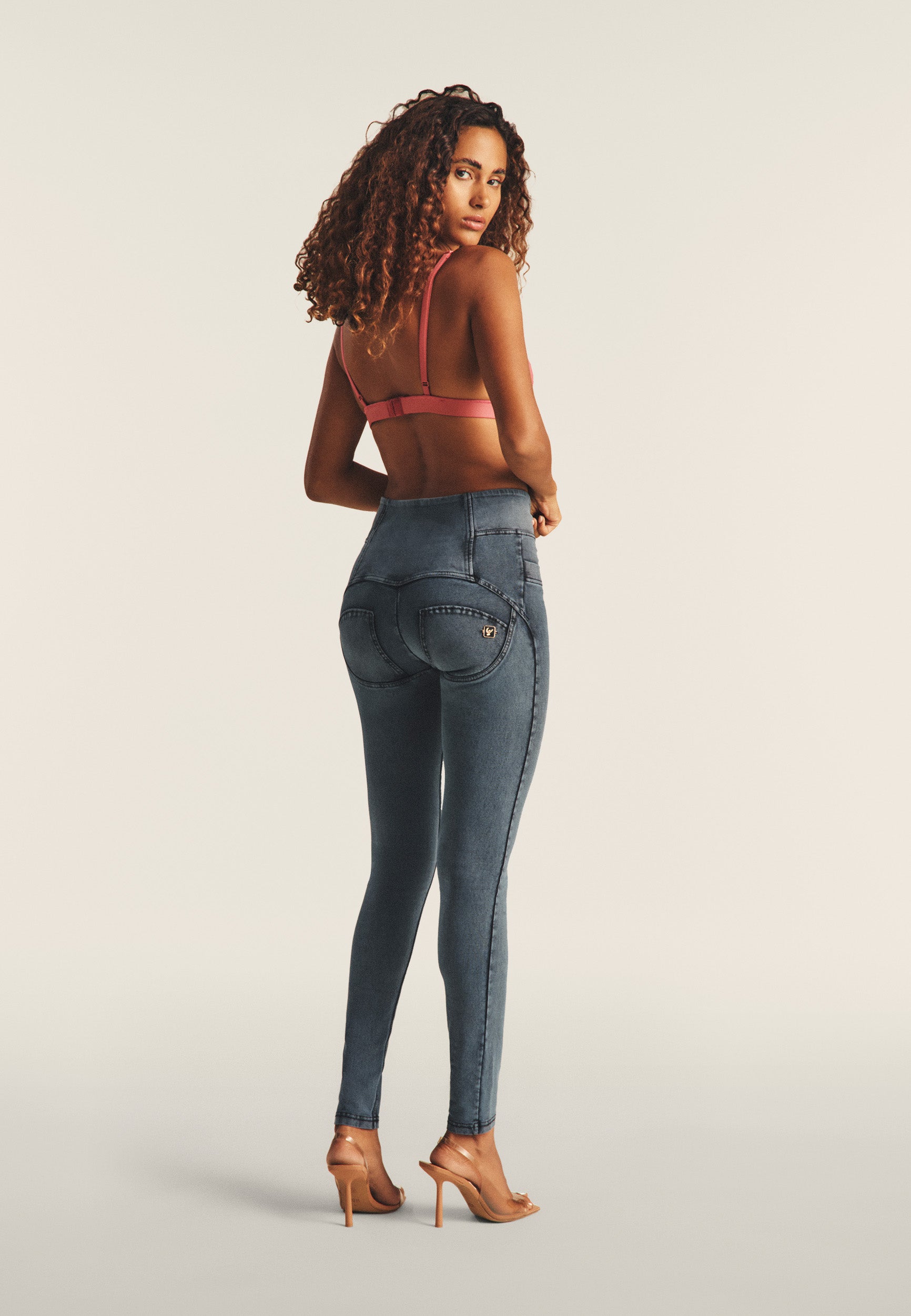 S25WTWB9_P52_-_W_L 3