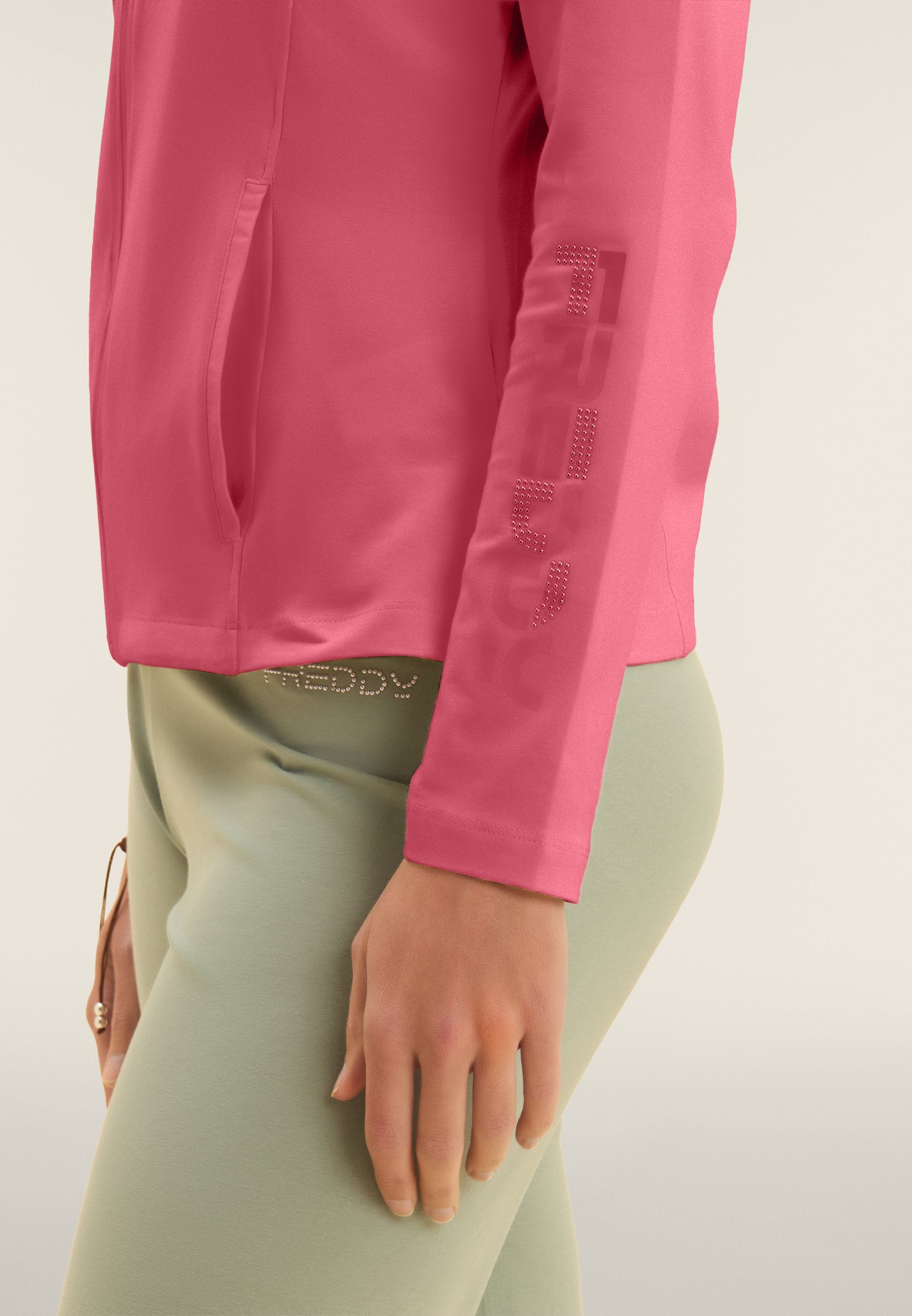 S26WCRS1_P102_-_W_L 4