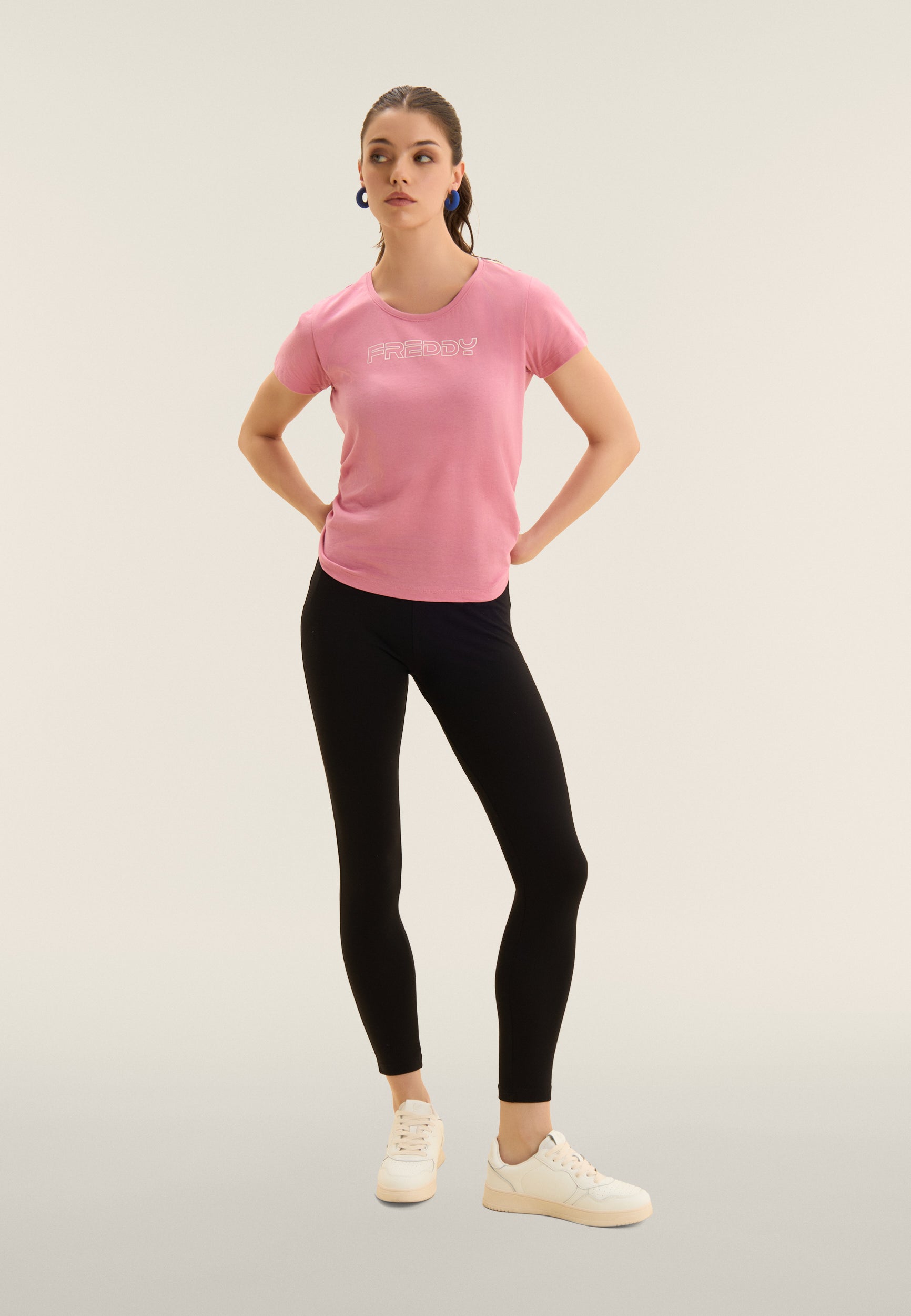 S26WCYLT1_P47_-_W_L 1