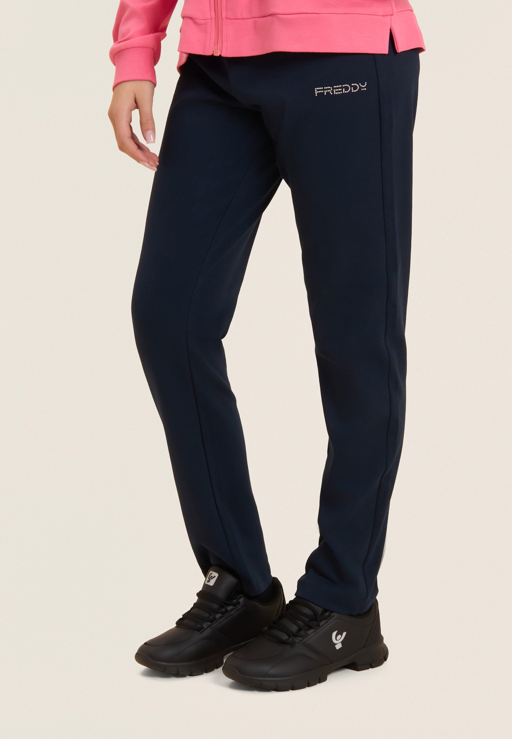 S26WTRK1_P102B_-_W_L 5