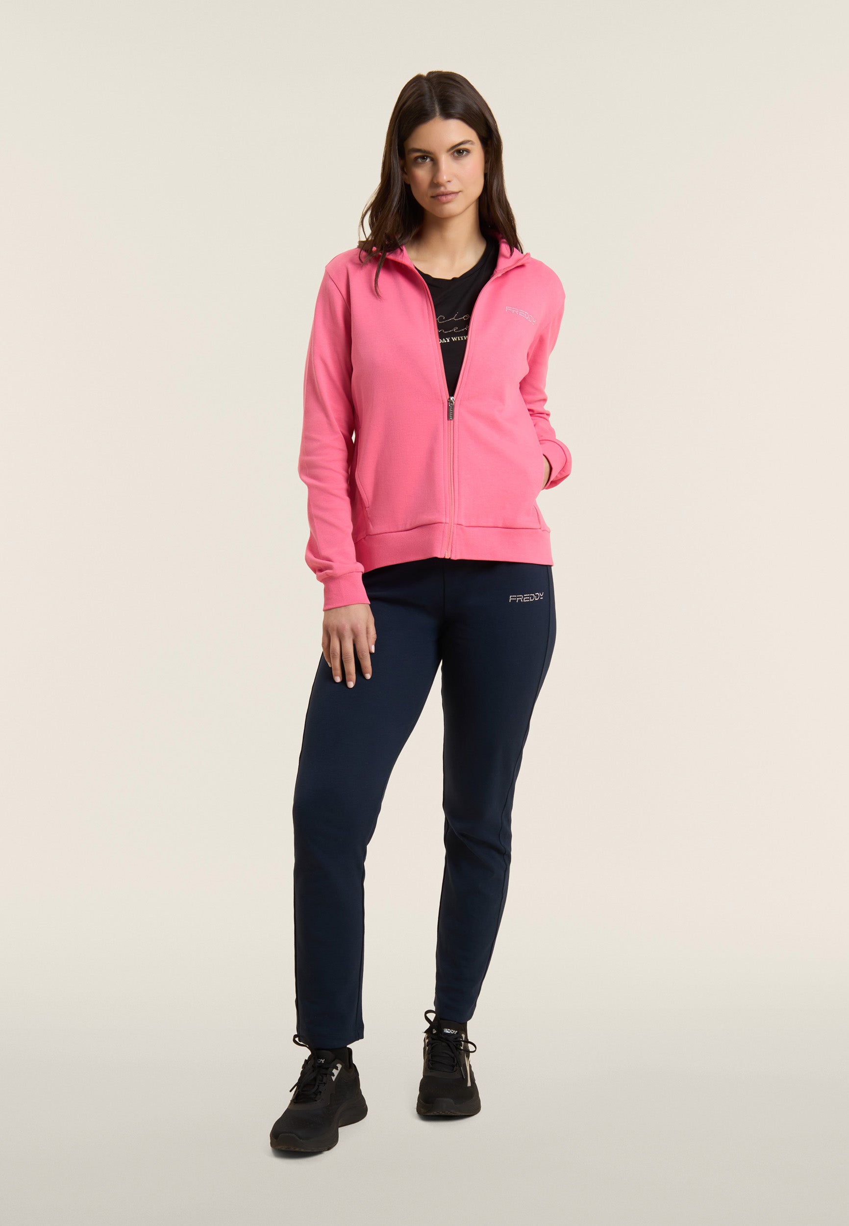 S26WTRK2_P102B_-_W_L 2