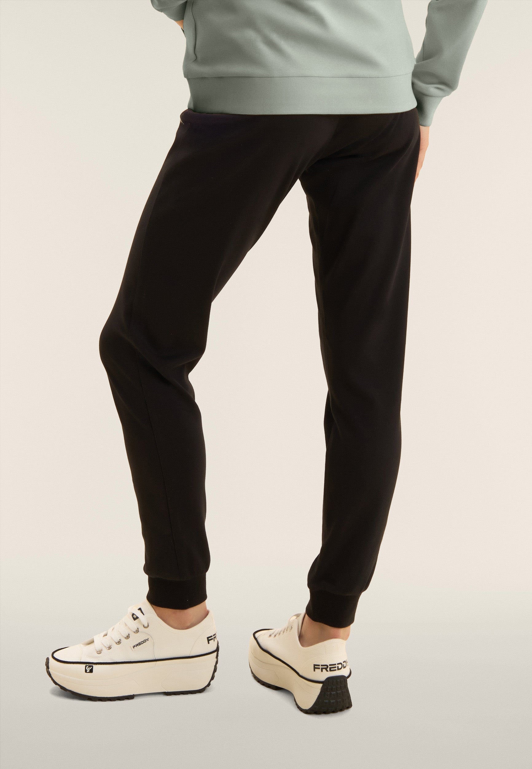 S26WTRK4_V96N_-_W_L 5