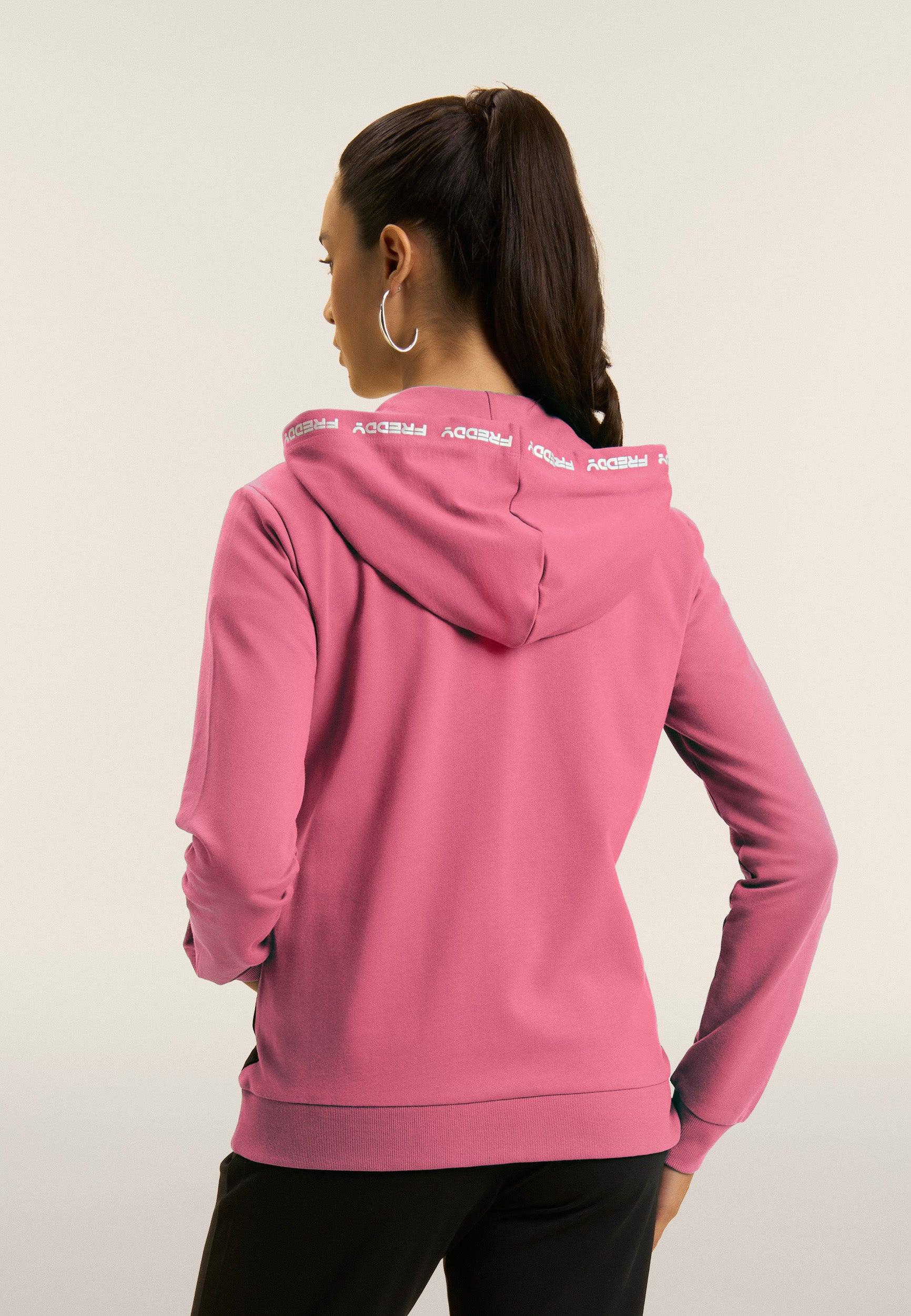 S26WTRK6_P47N_-_W_L 3