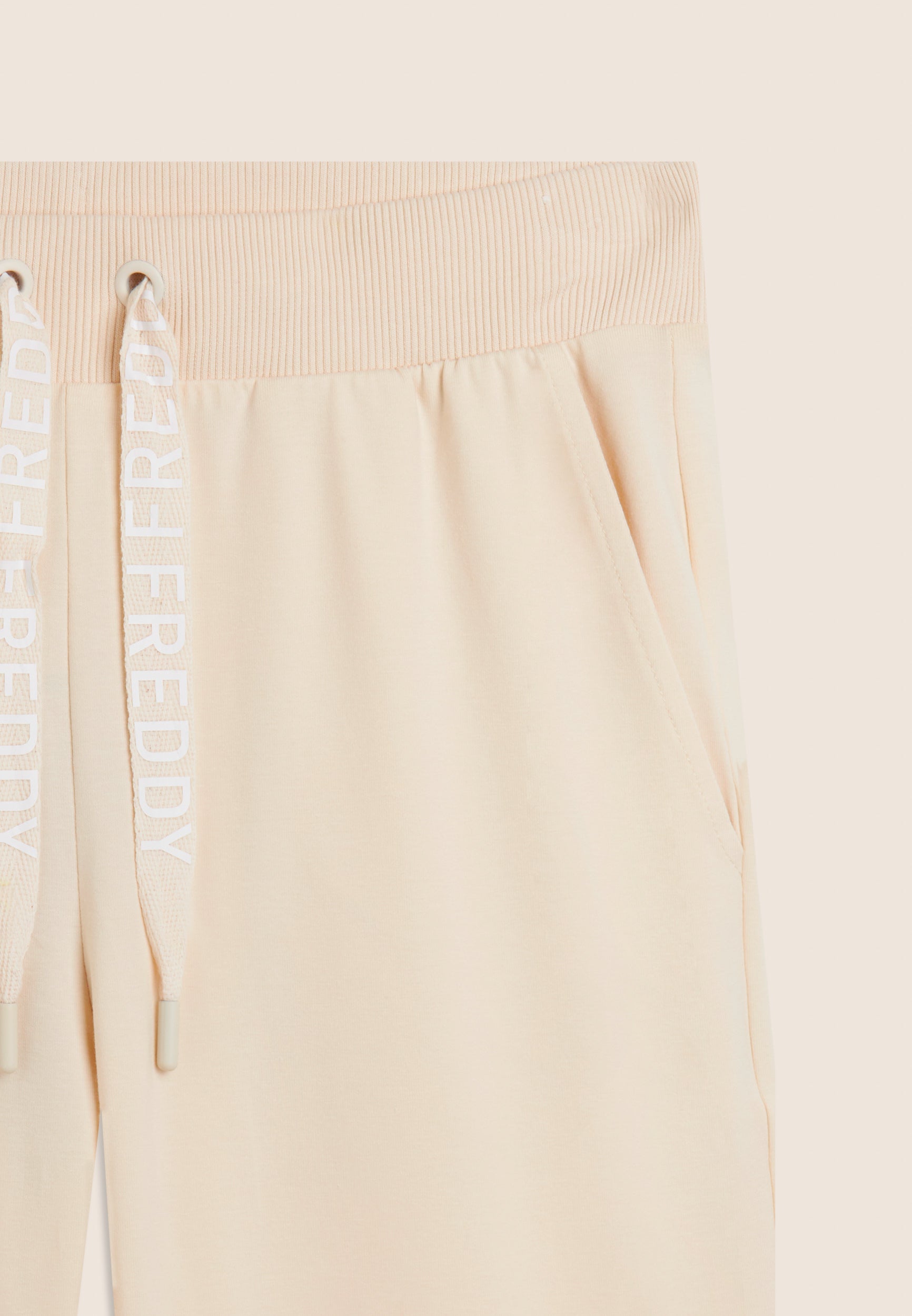 S26WTRP8_W33_-_W_L 3