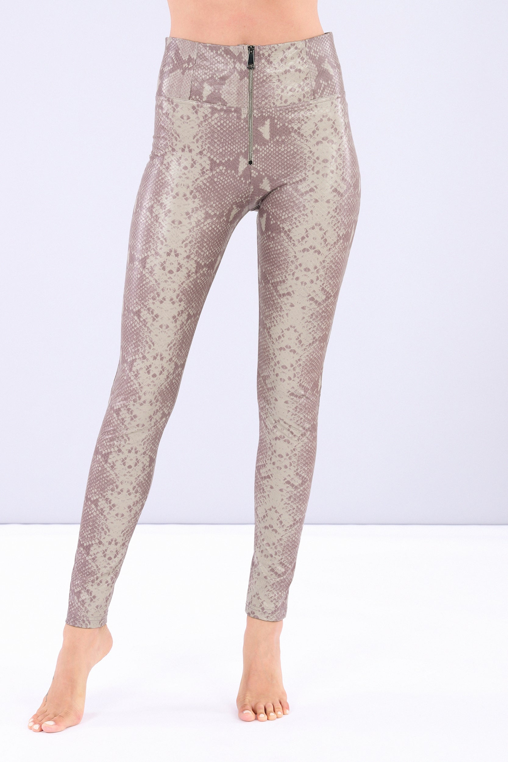 WRUP1HS005_ANI6_-_WWR_XS 3