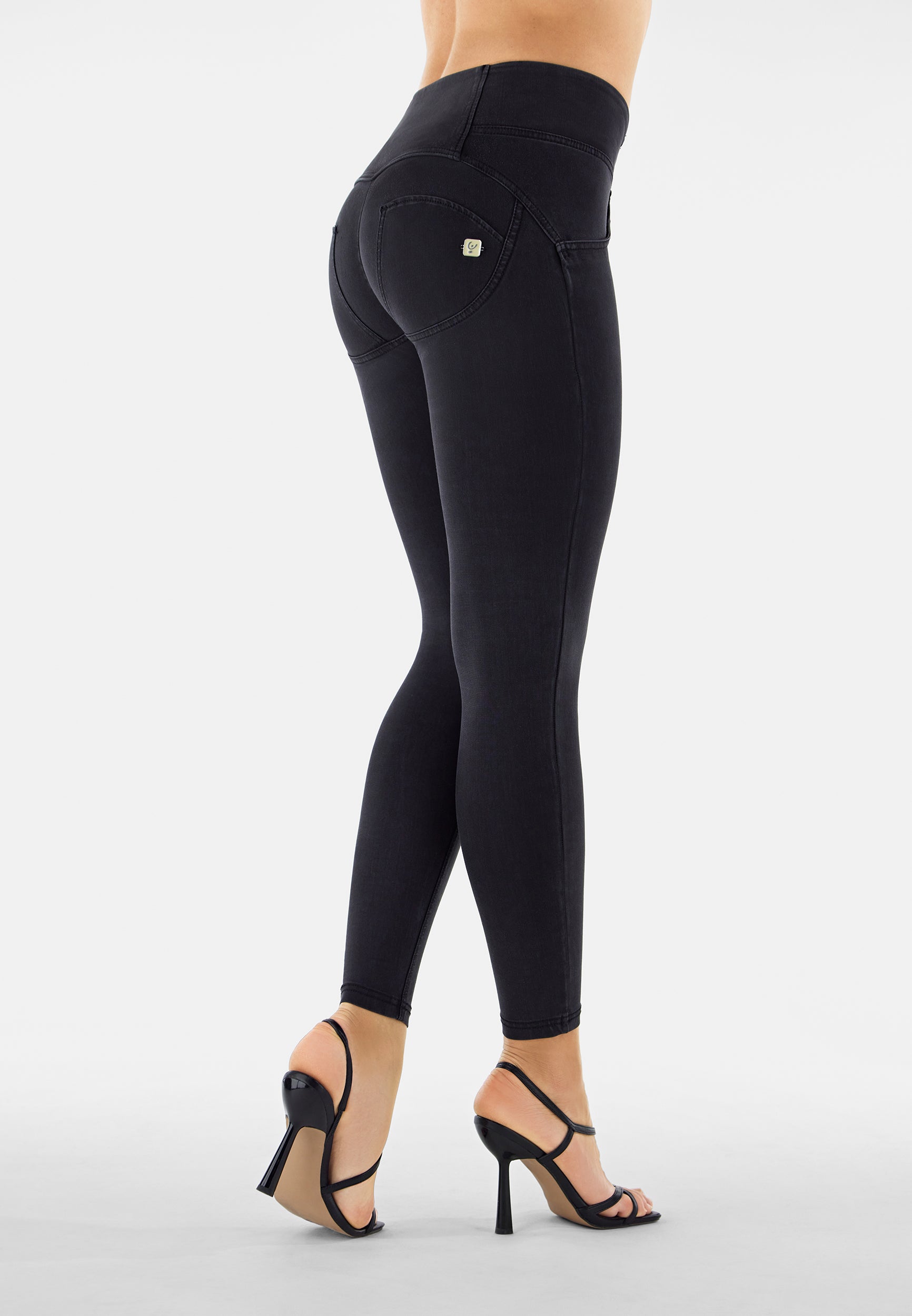 WRUP2MF244_J7N_-_WWR_L 2