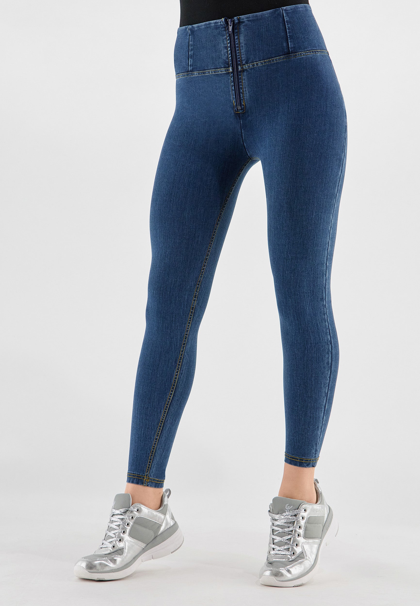 WRUP4HC012_J0Y_-_WWR_L 1