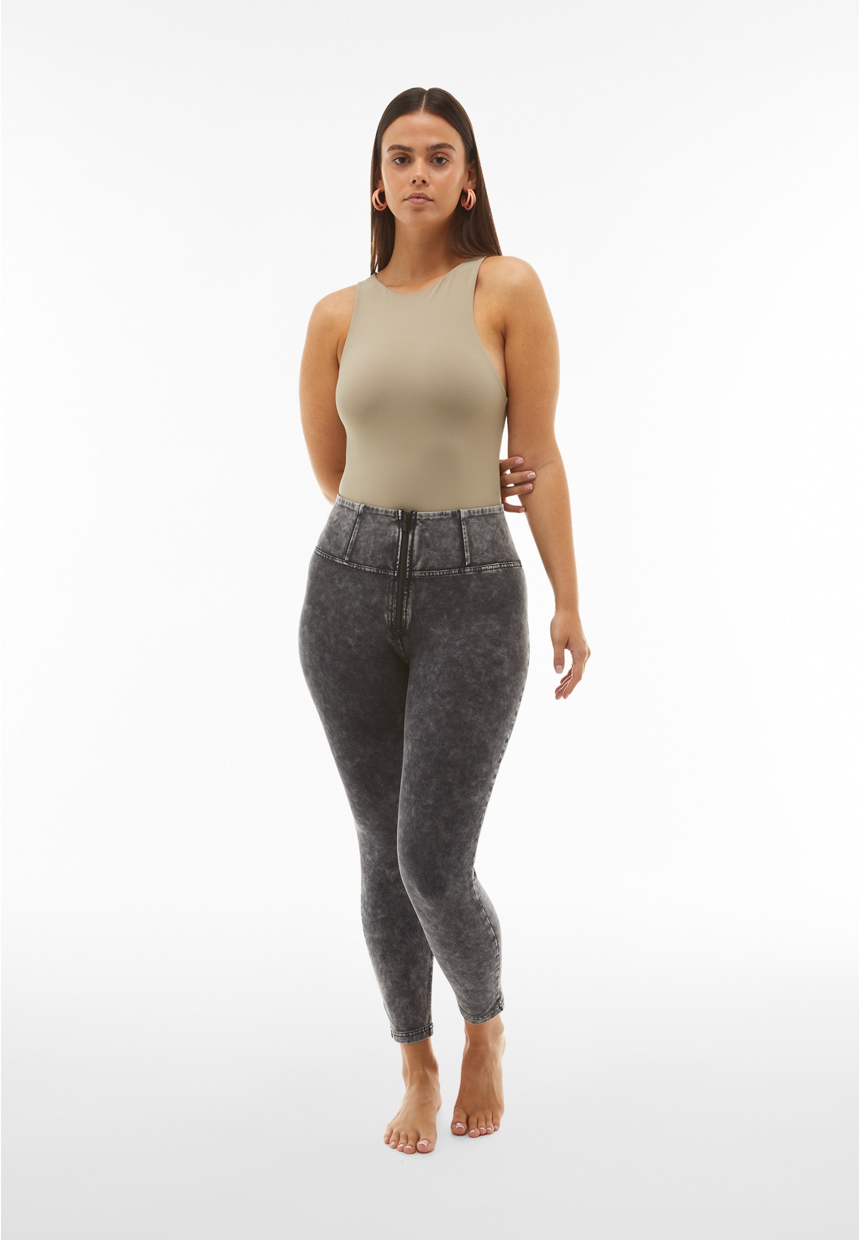 WRUP4HF233_N_-_WWR_L 1