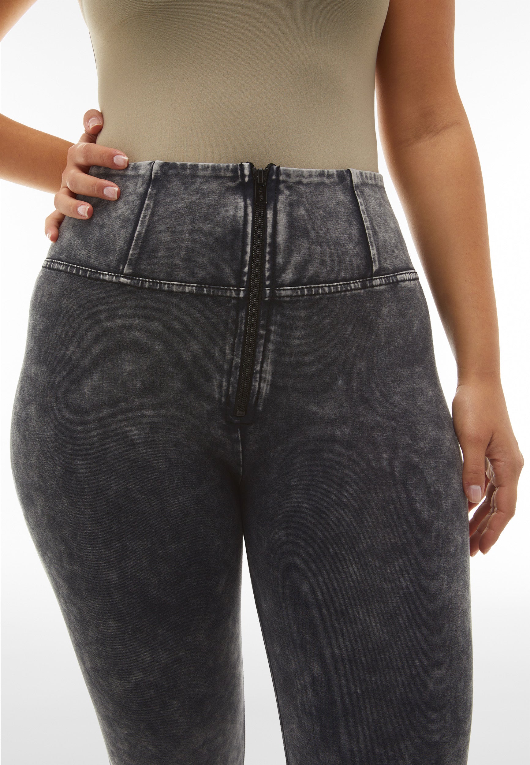 WRUP4HF233_N_-_WWR_L 4